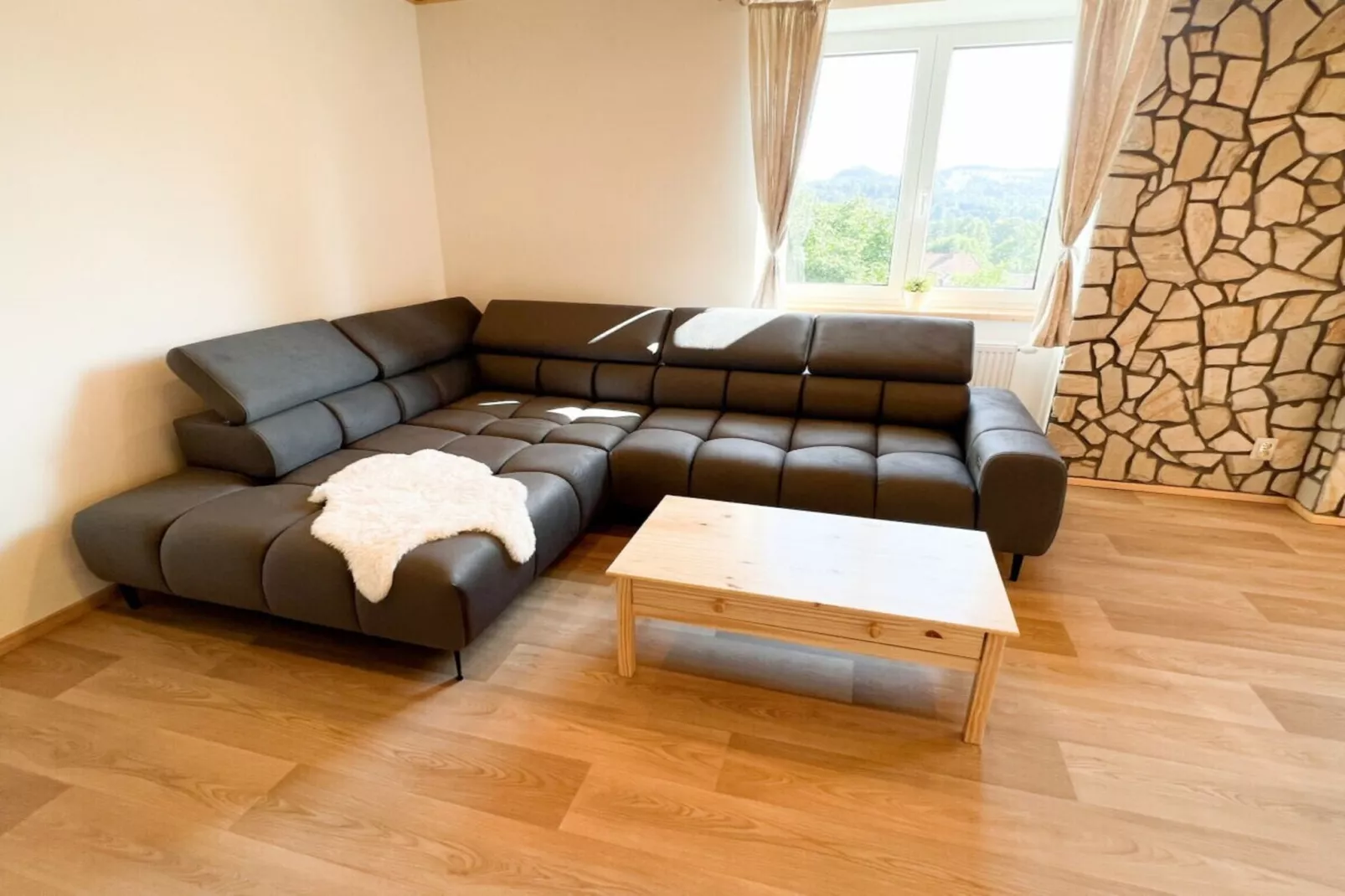 Jiretin p Jedlovou - NDW445-Living room