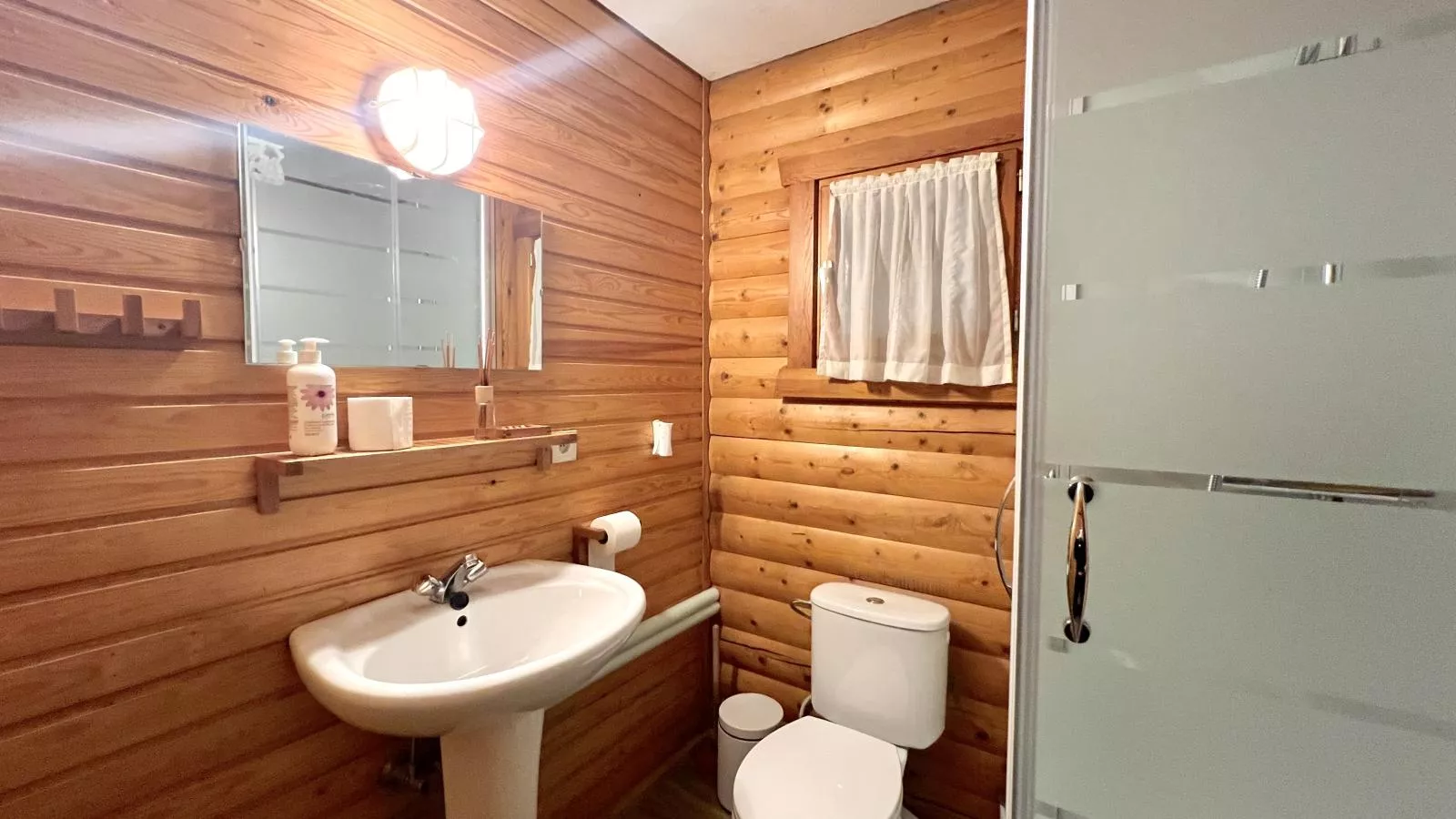 La Pomme de Pin-Bathroom