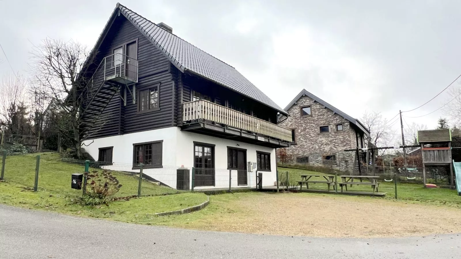La Pomme de Pin-Exterior summer