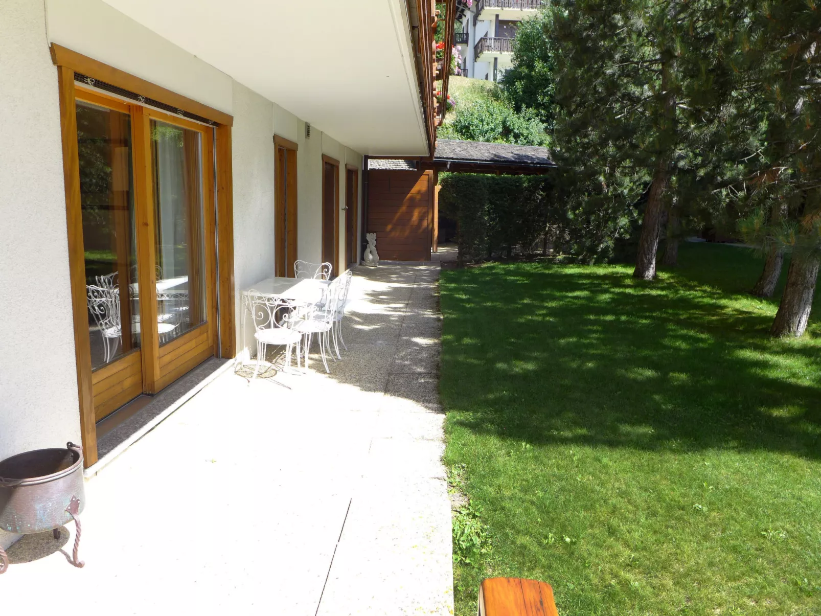 Les Pierres C 6-Outside
