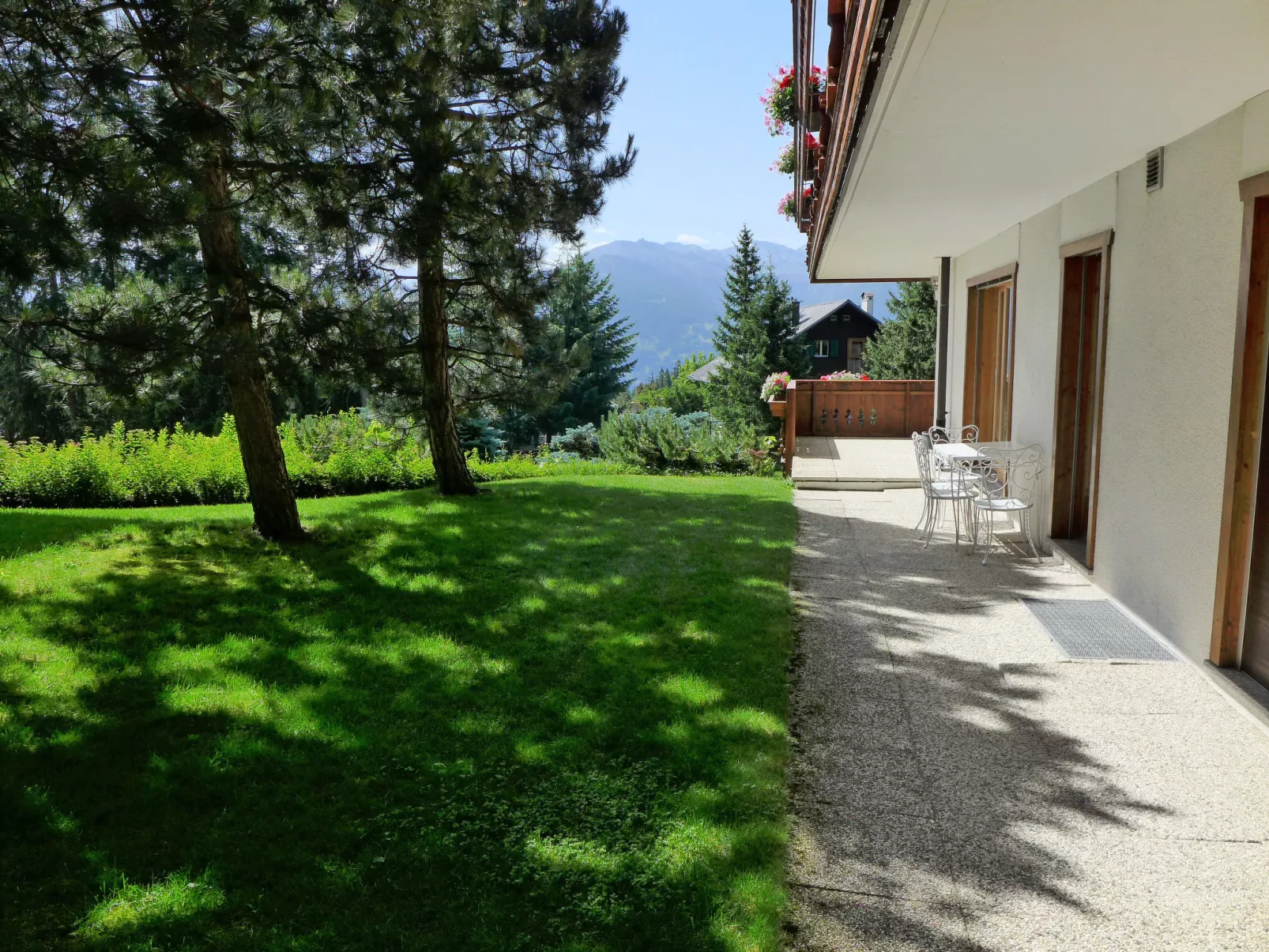 Les Pierres C 6-Outside