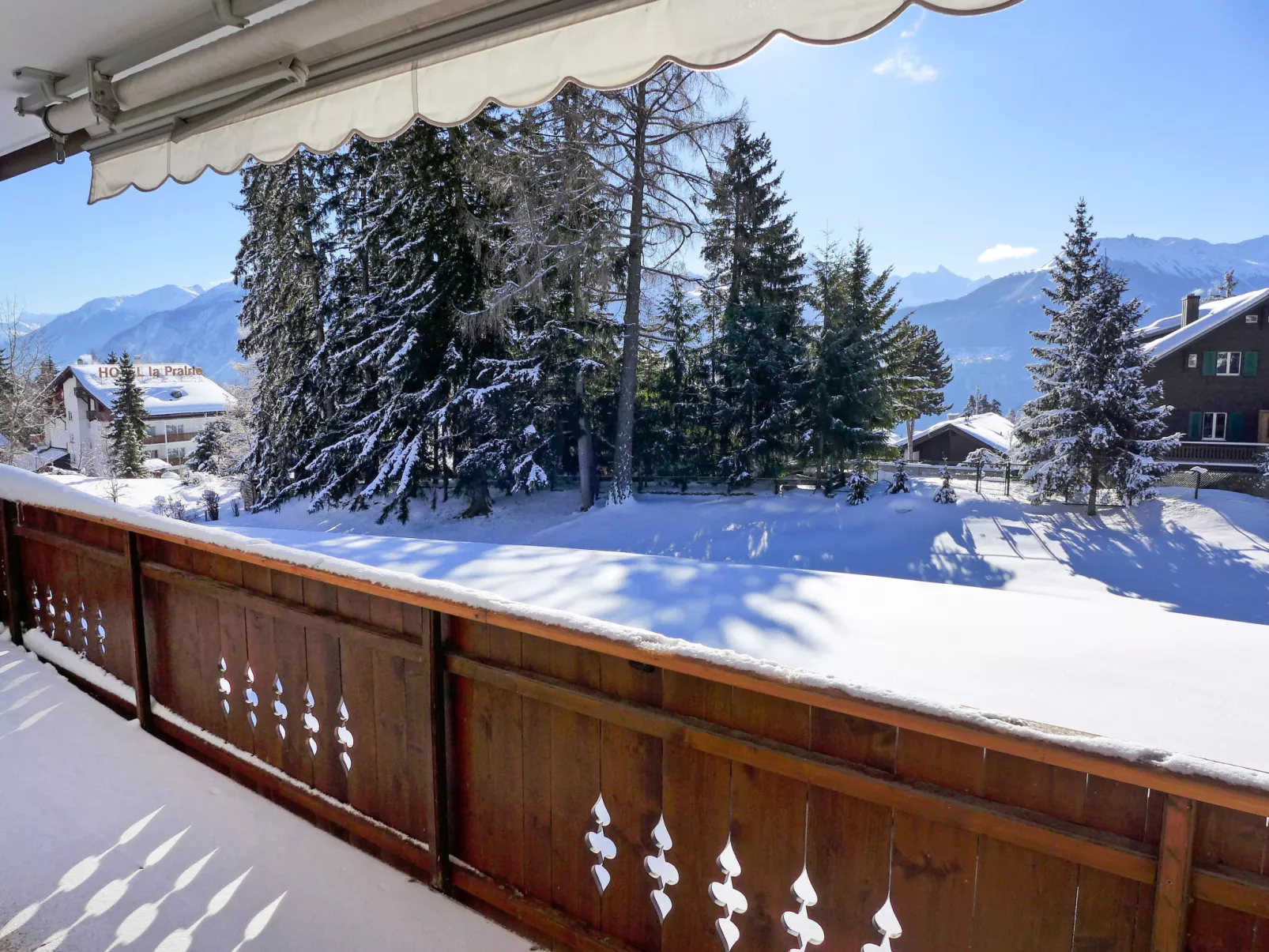 Les Pierres C 6-Outside