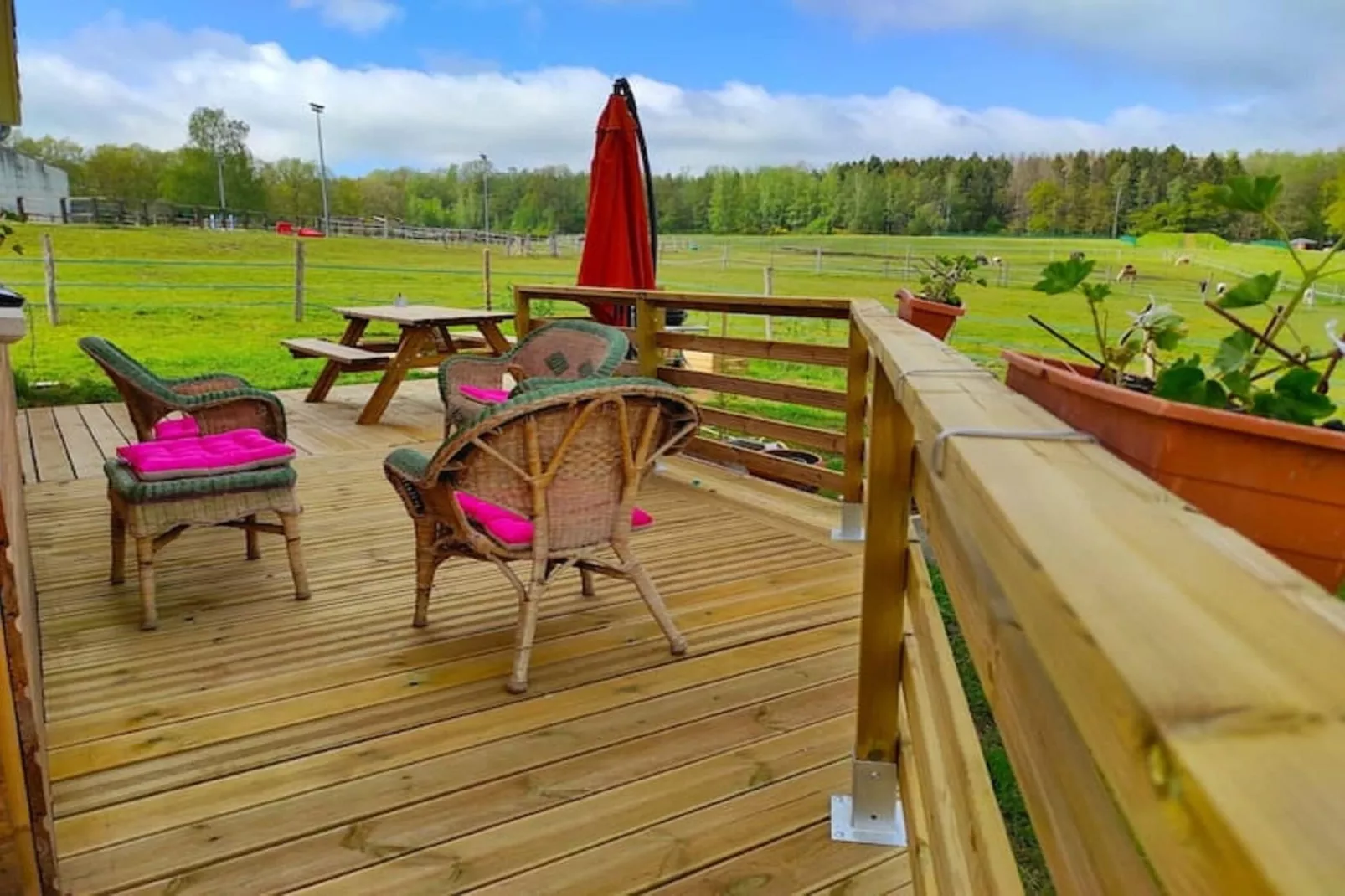 LE CLOS DU BANNET-Terrace balcony