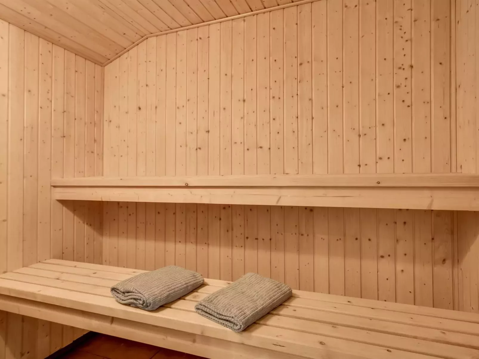 "Yngve" - 3.5km from the sea-Inside
