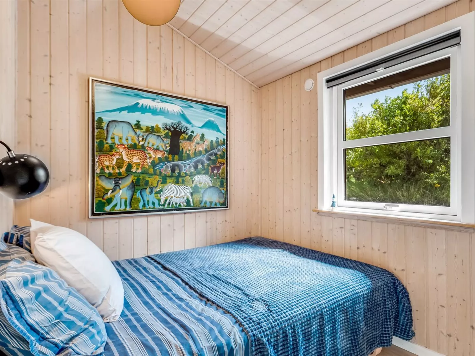 "Yngve" - 3.5km from the sea-Inside
