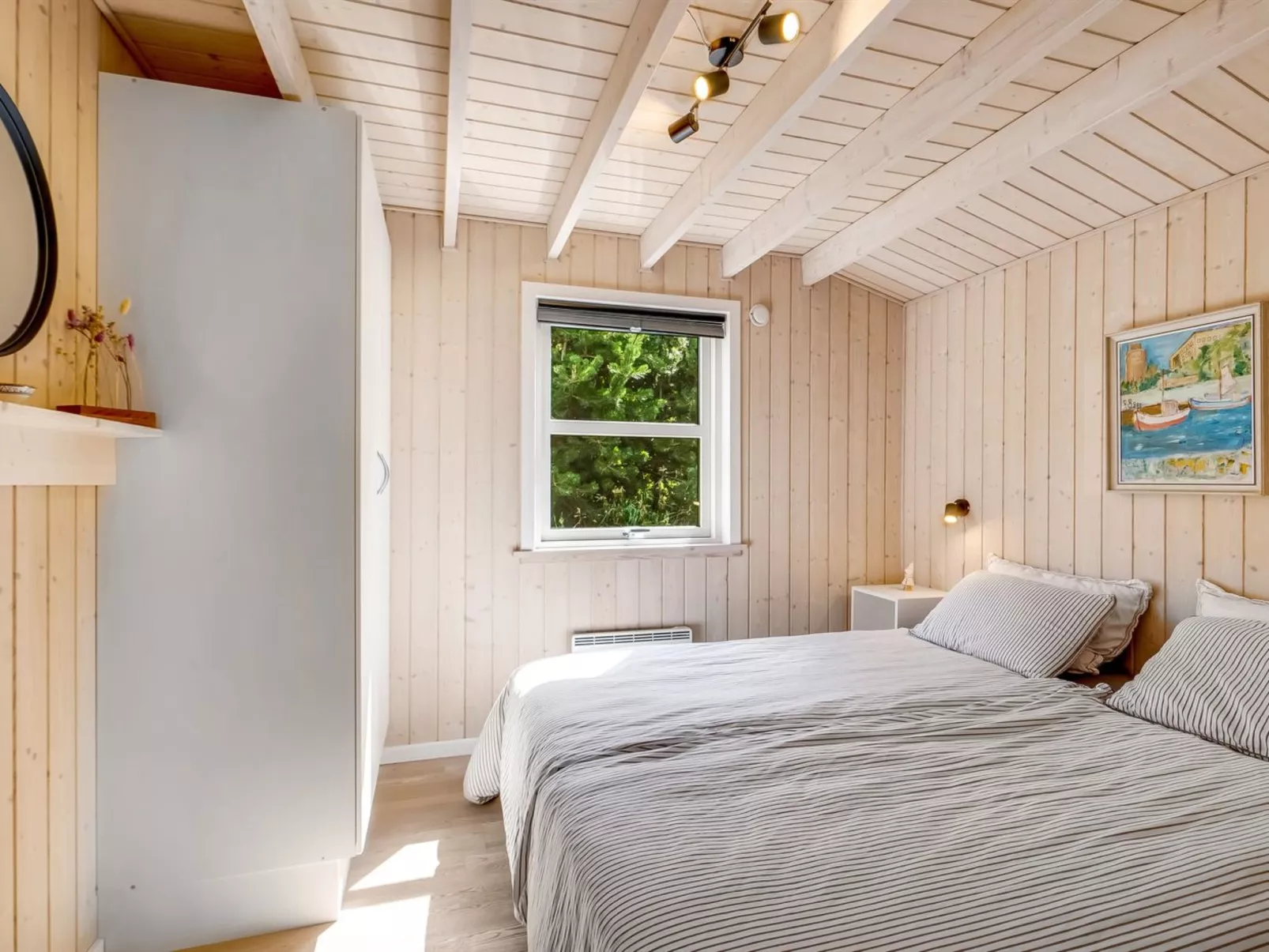 "Yngve" - 3.5km from the sea-Inside