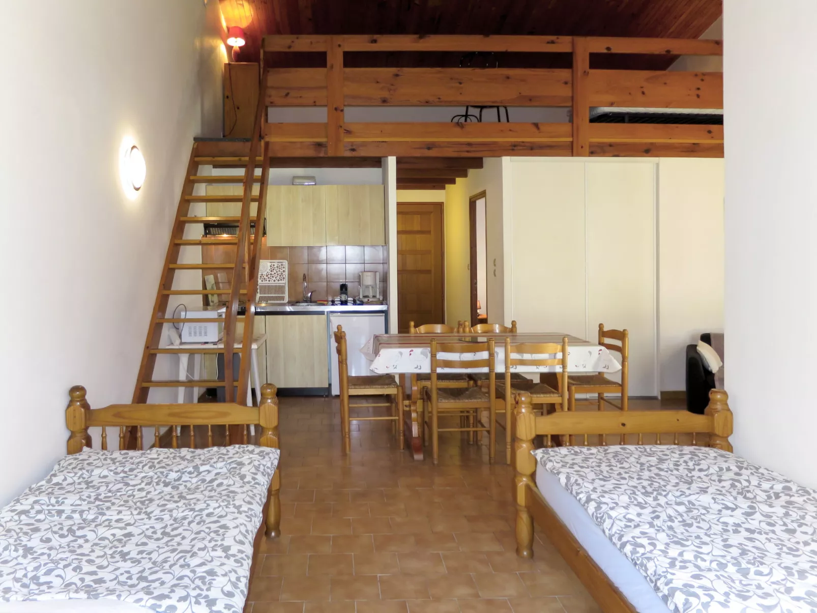 La Pinède, bungalow 6 pers.-Drinnen