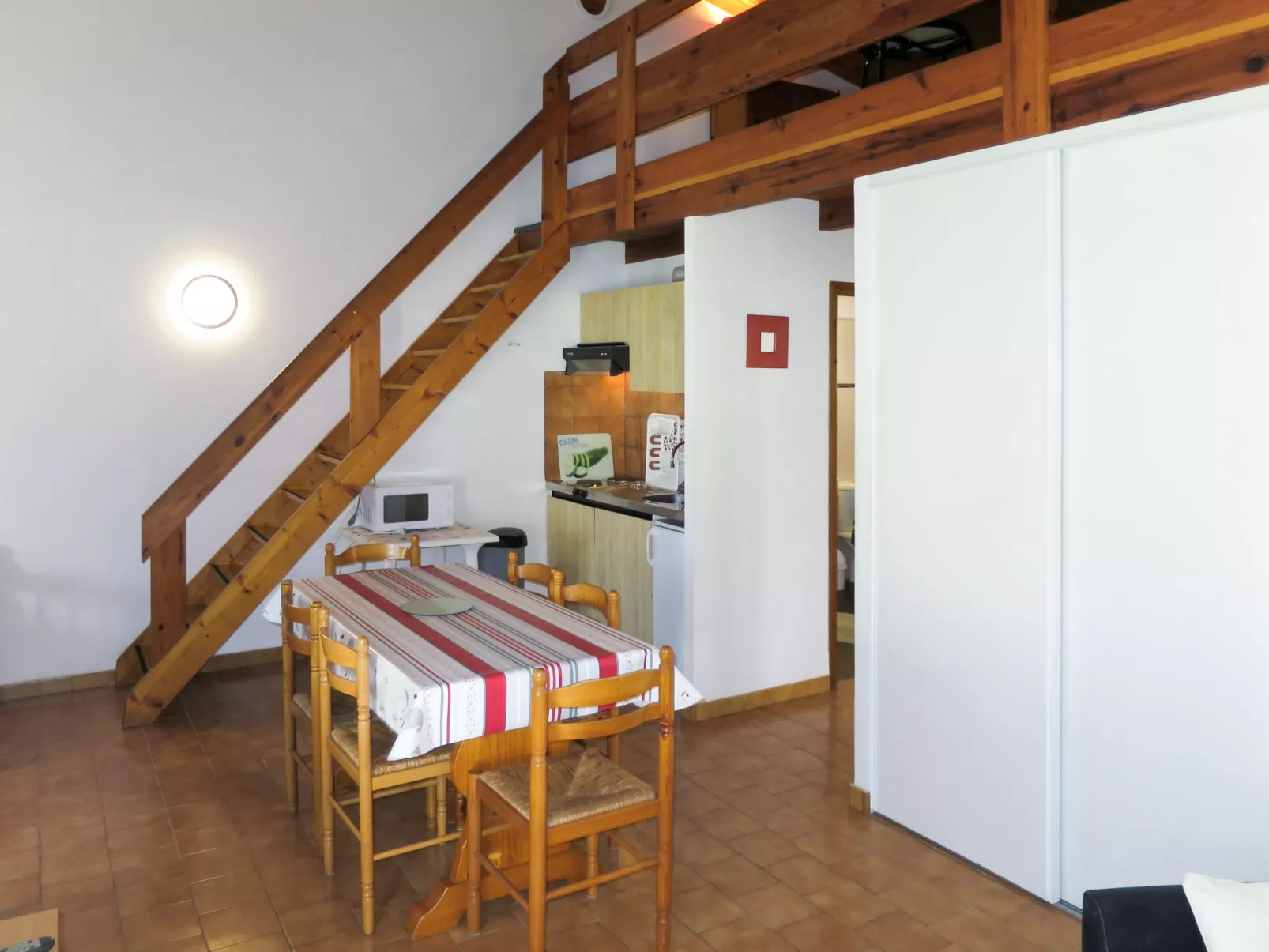 La Pinède, bungalow 6 pers.-Drinnen