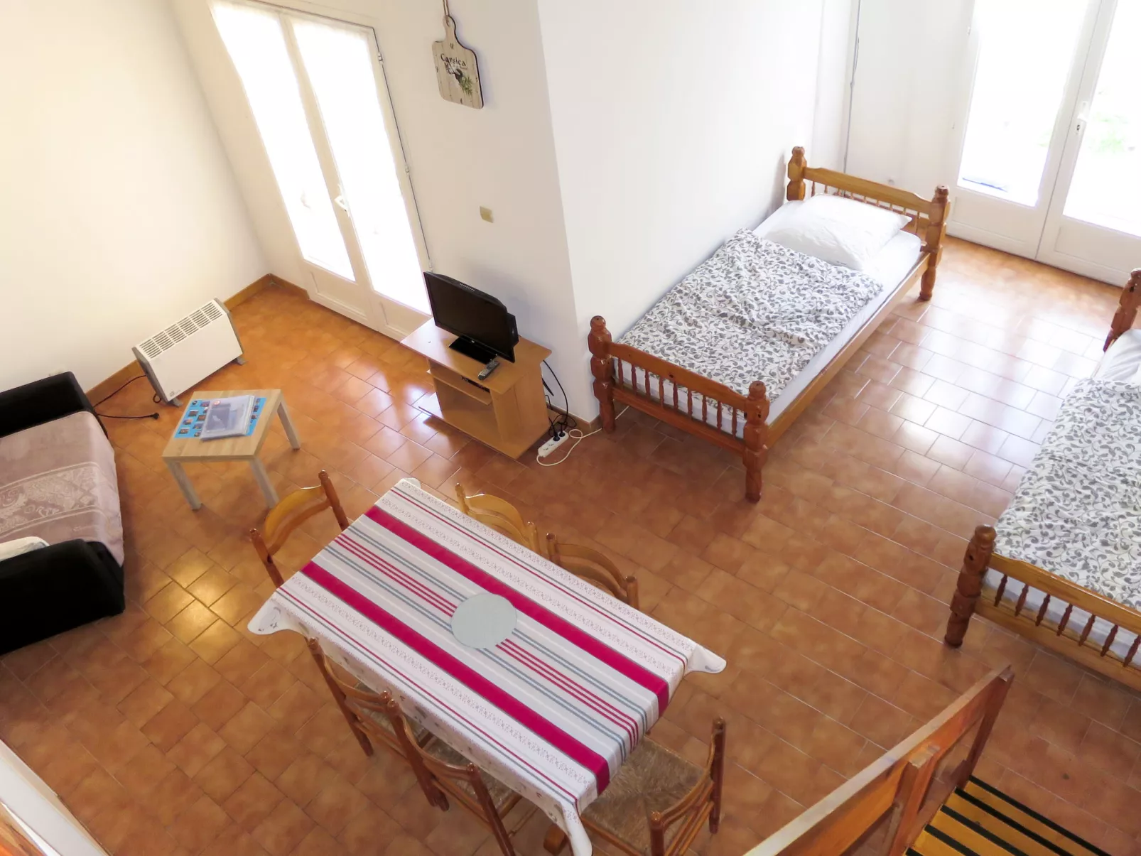 La Pinède, bungalow 6 pers.-Drinnen