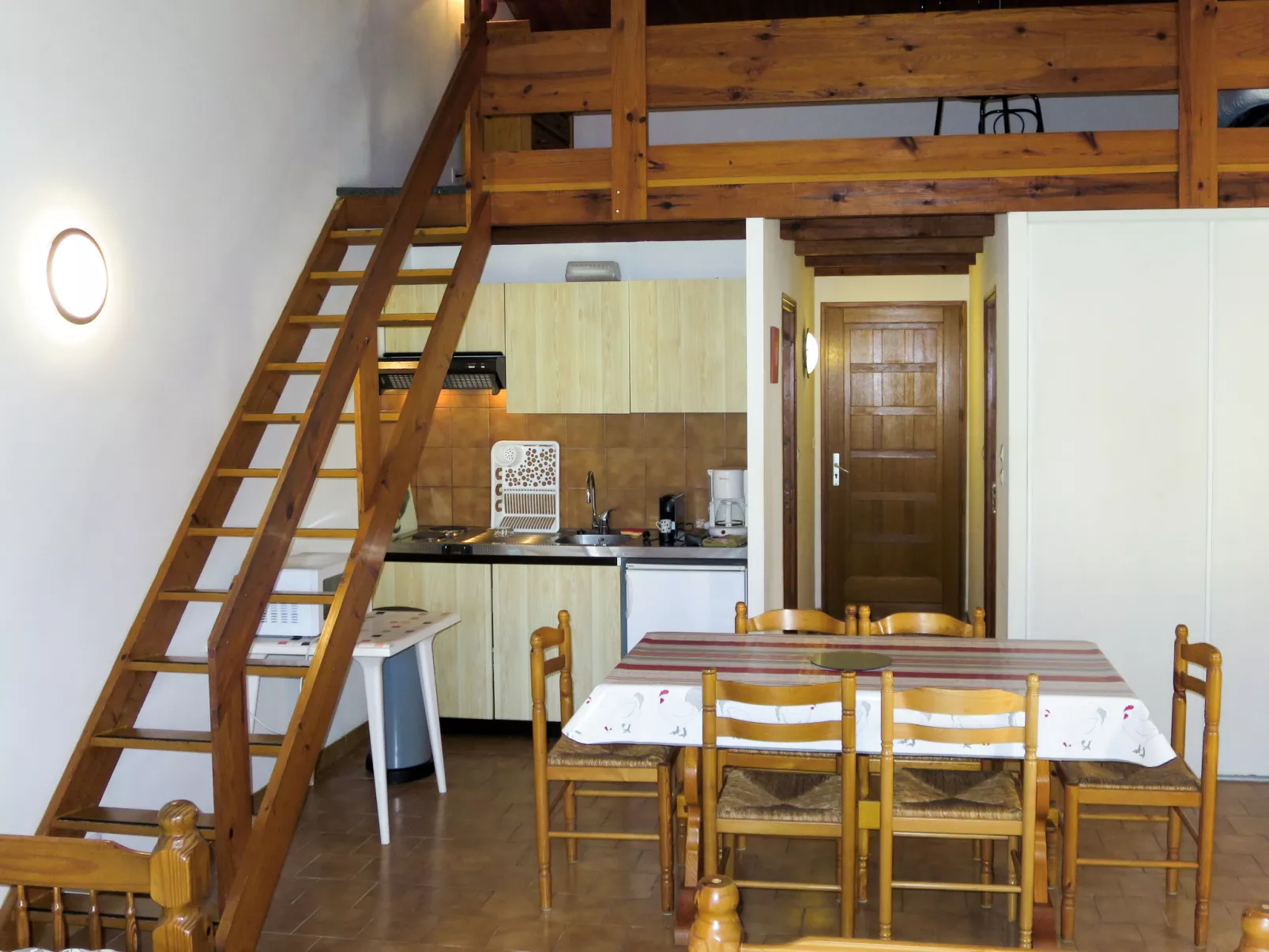 La Pinède, bungalow 6 pers.-Drinnen