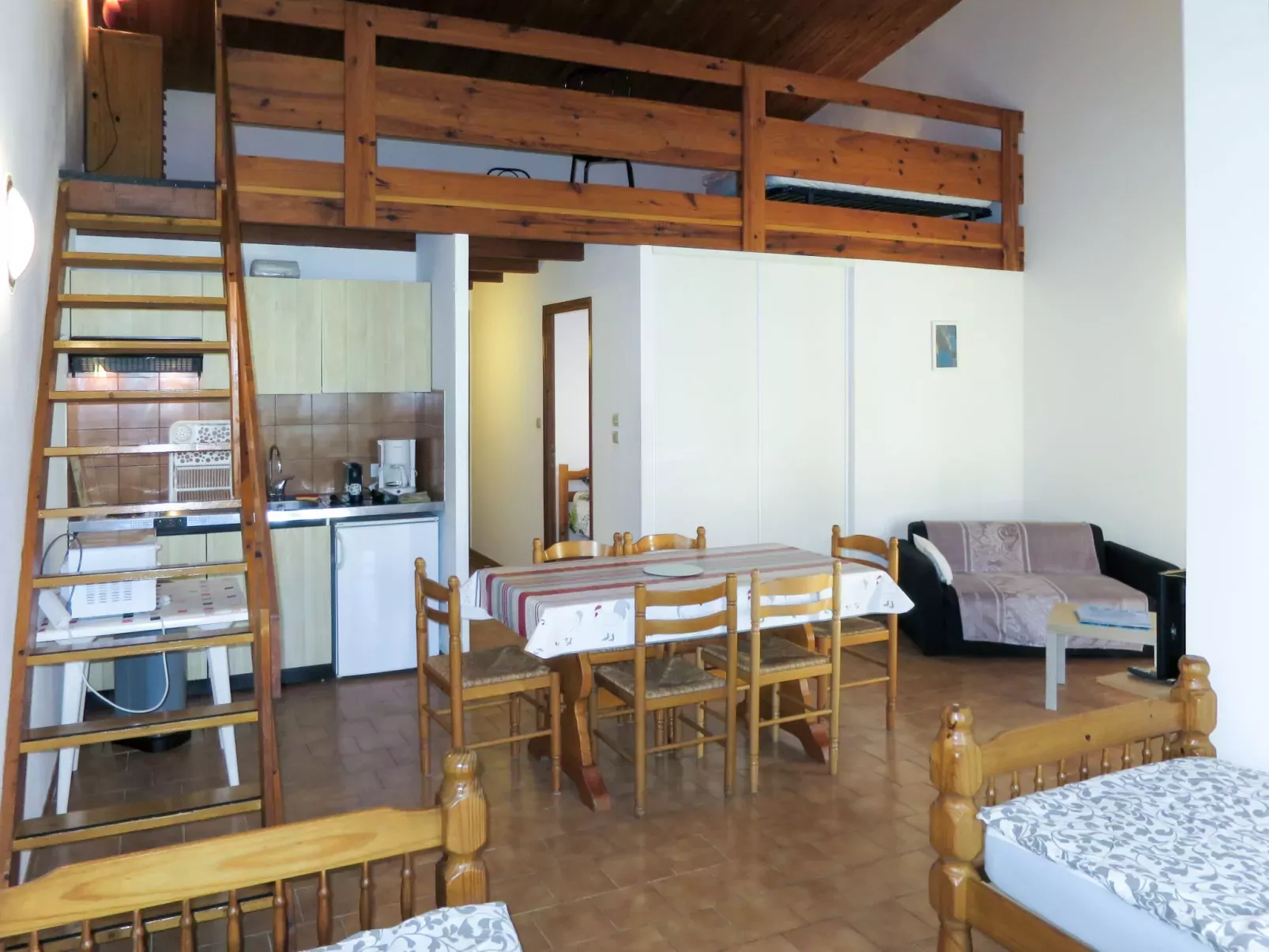 La Pinède, bungalow 6 pers.-Drinnen
