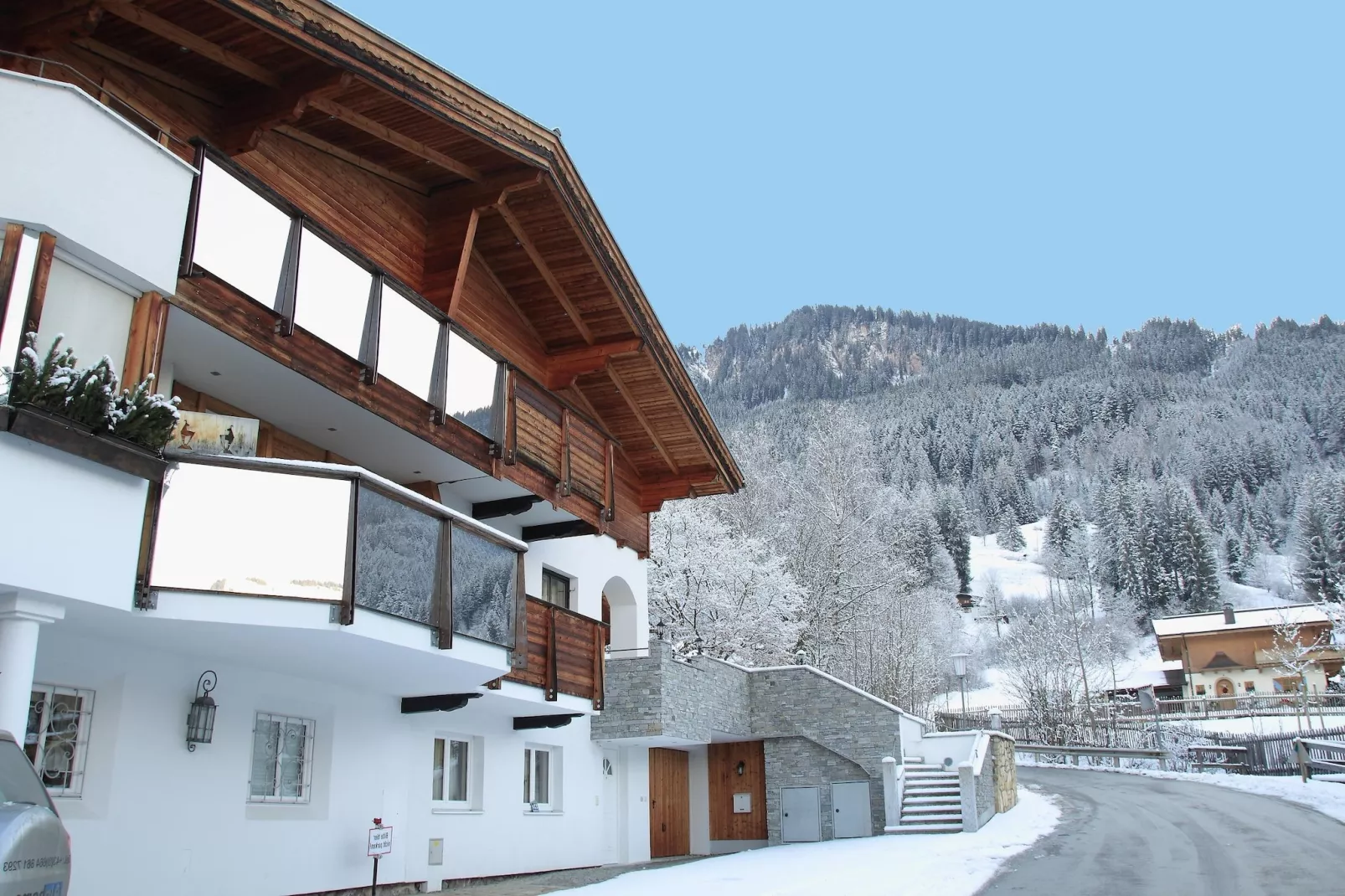 Ariane-Exterior winter