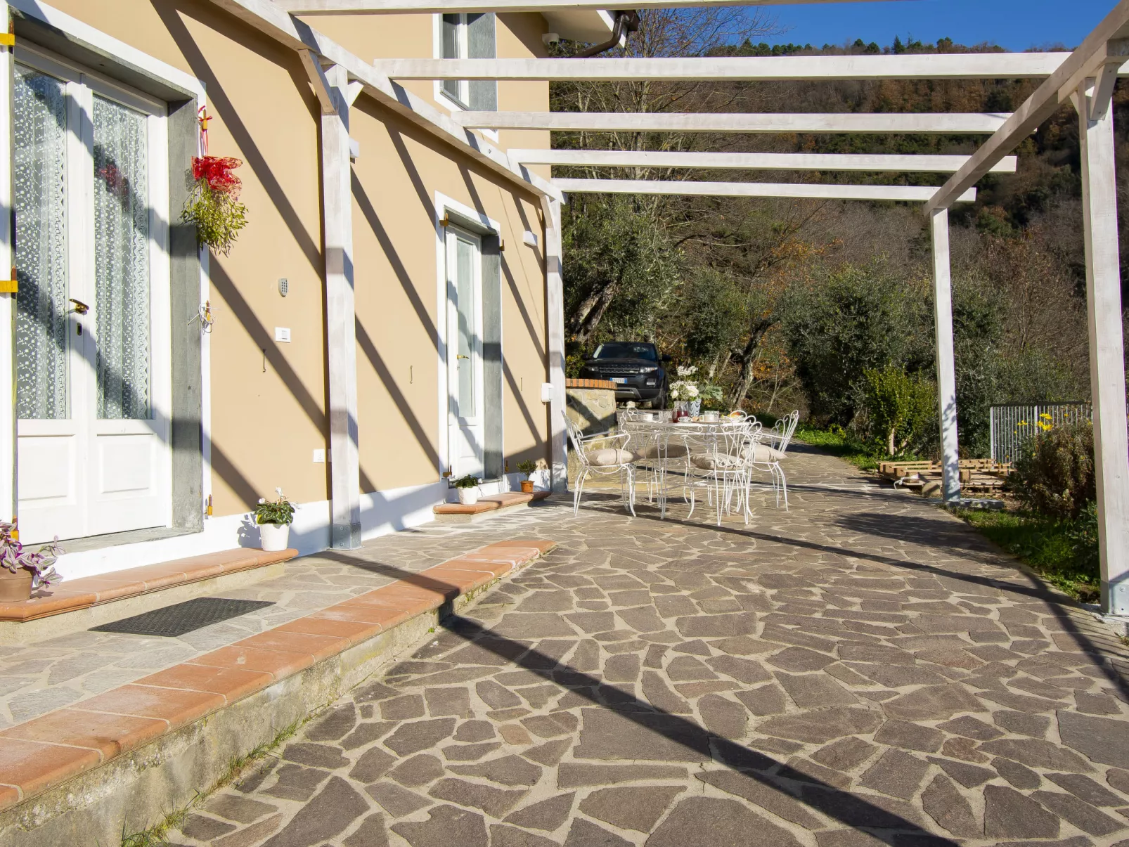Il Paradiso-Outside