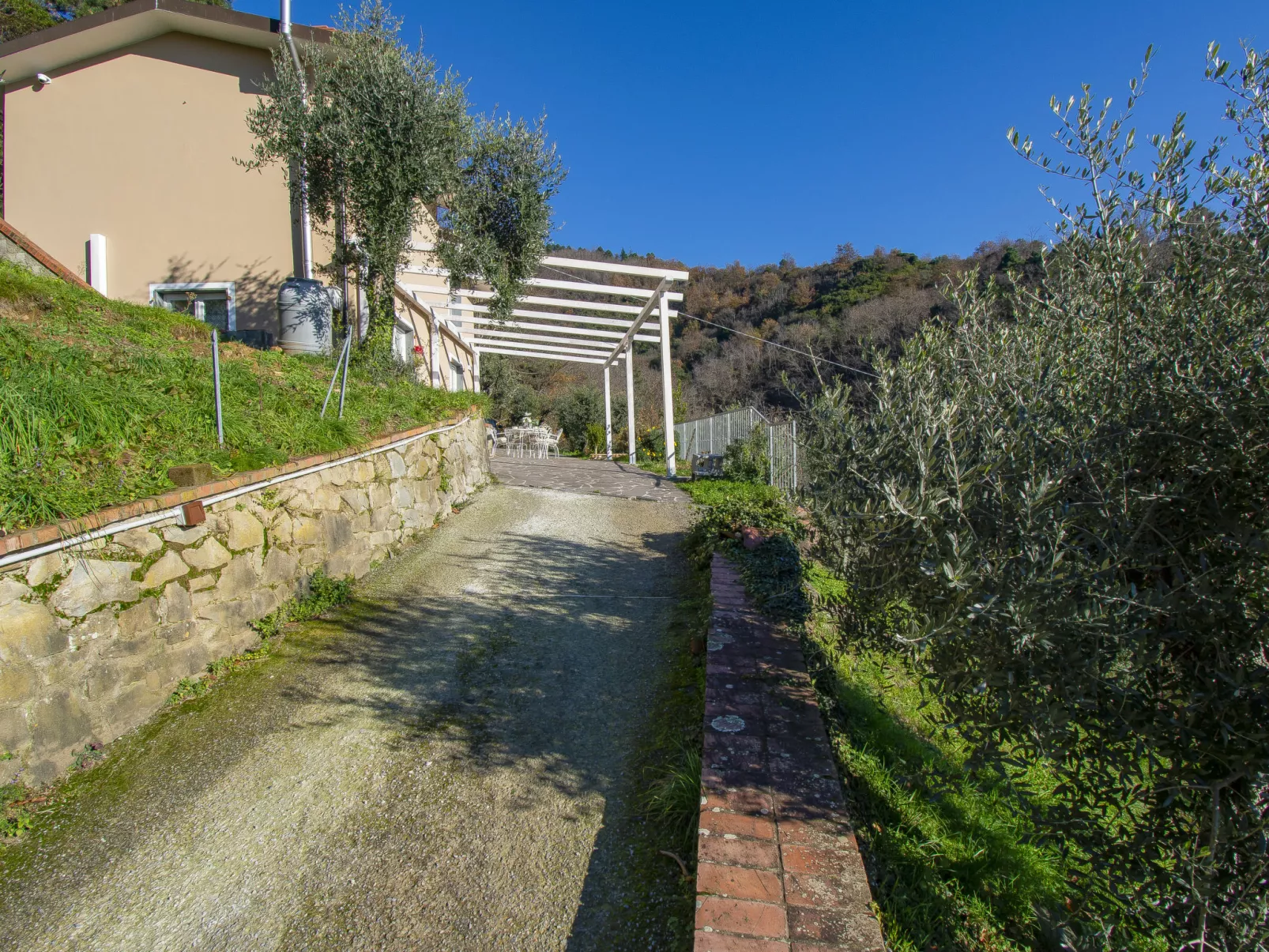 Il Paradiso-Outside