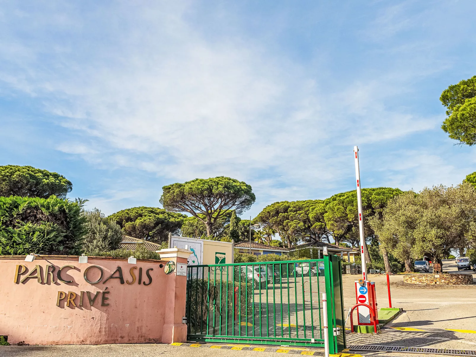 Parc Oasis-Outside