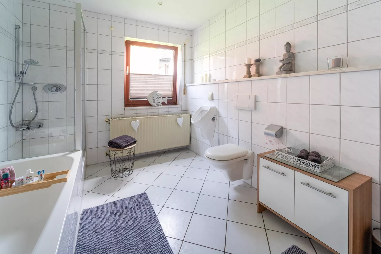 Modern holiday flat with pool in the Harz-Bathroom