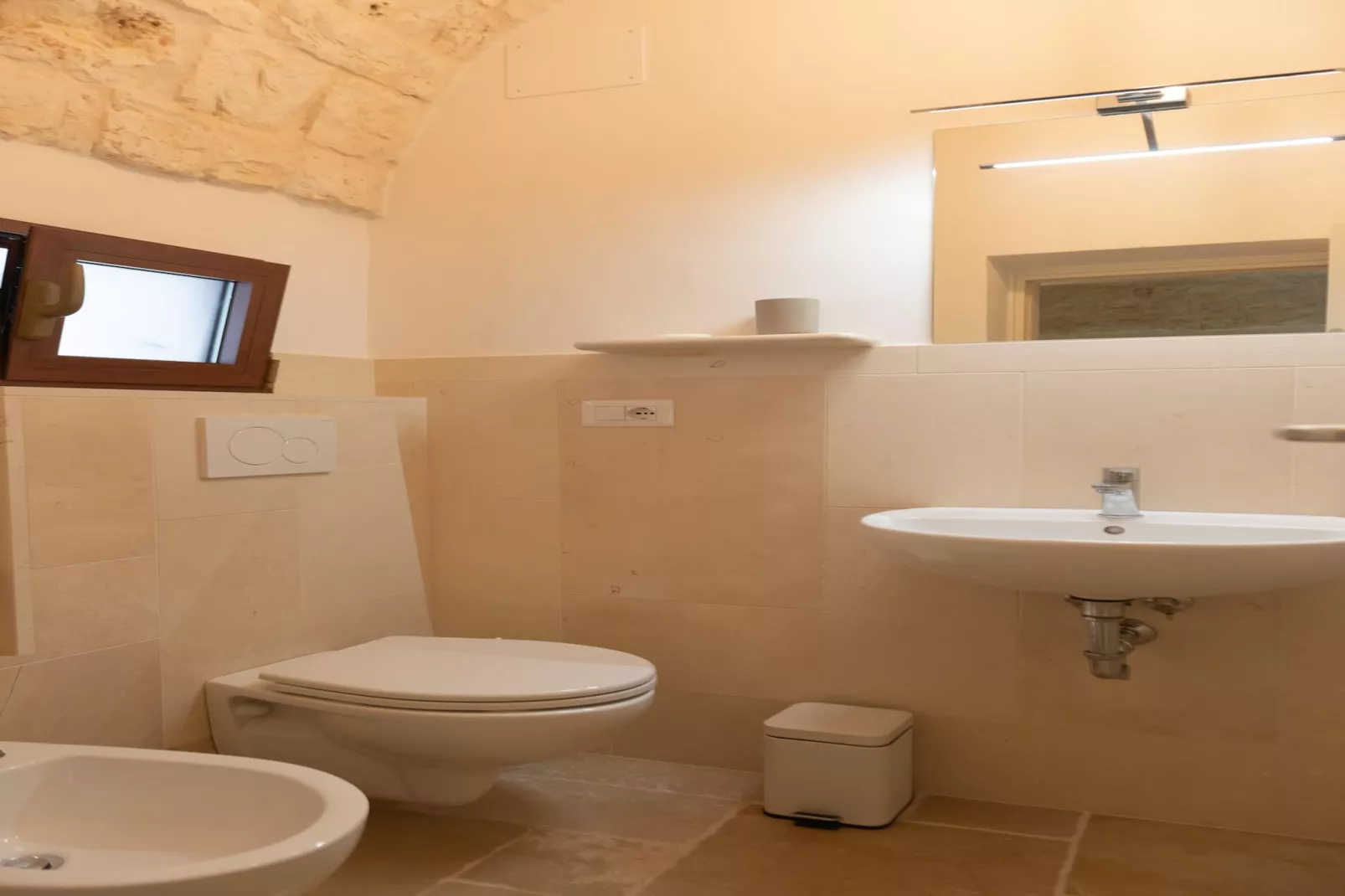 Trulli Cesare in Locorotondo-Bathroom