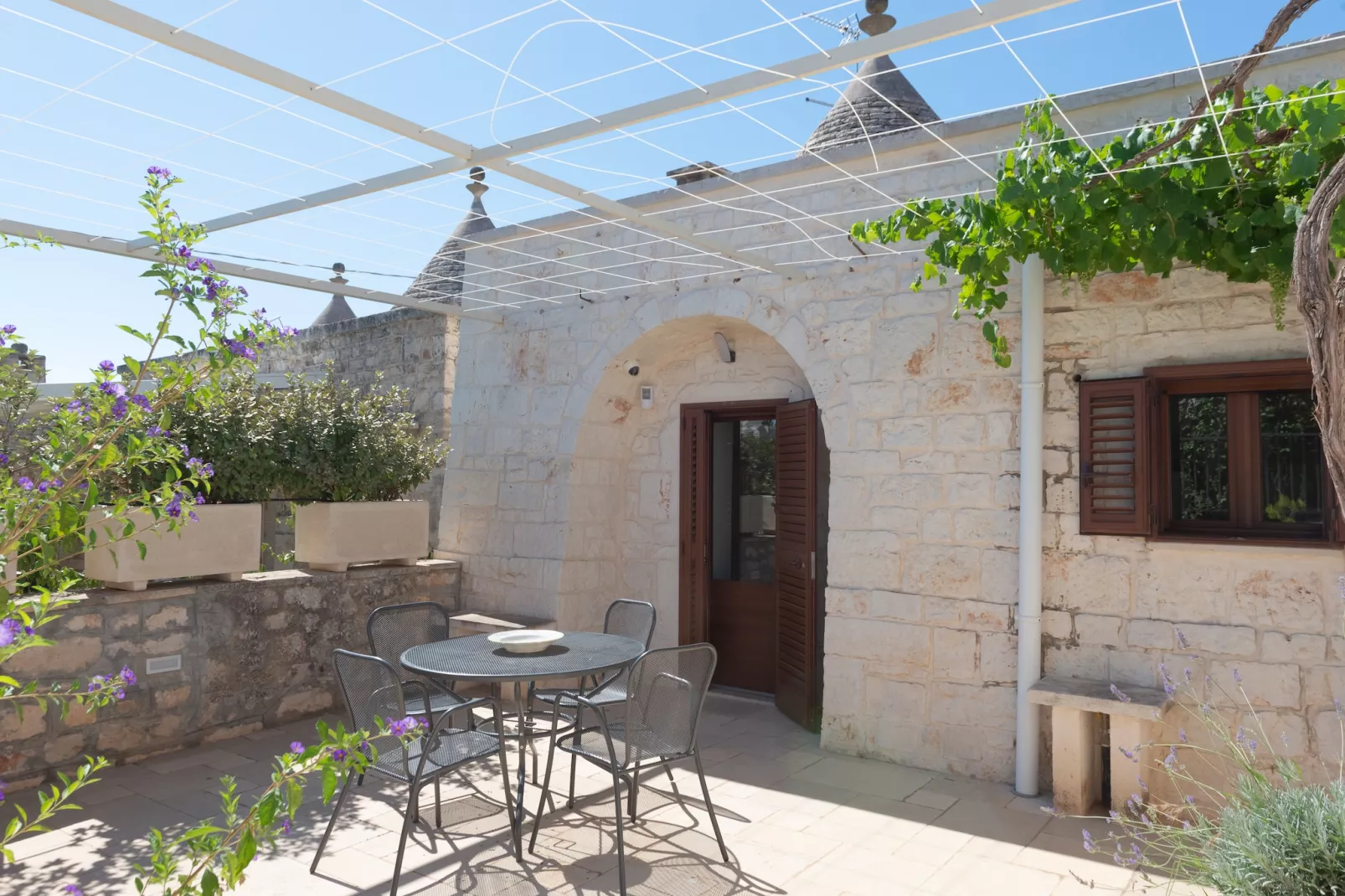 Trulli Cesare in Locorotondo-Terrace balcony