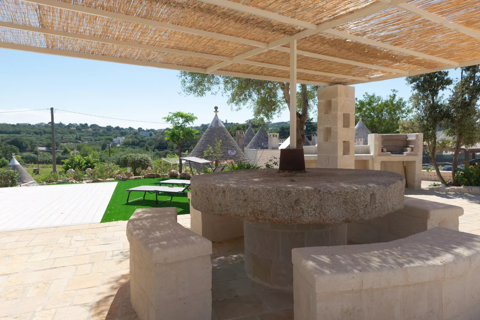 Trulli Cesare in Locorotondo-Terrace balcony