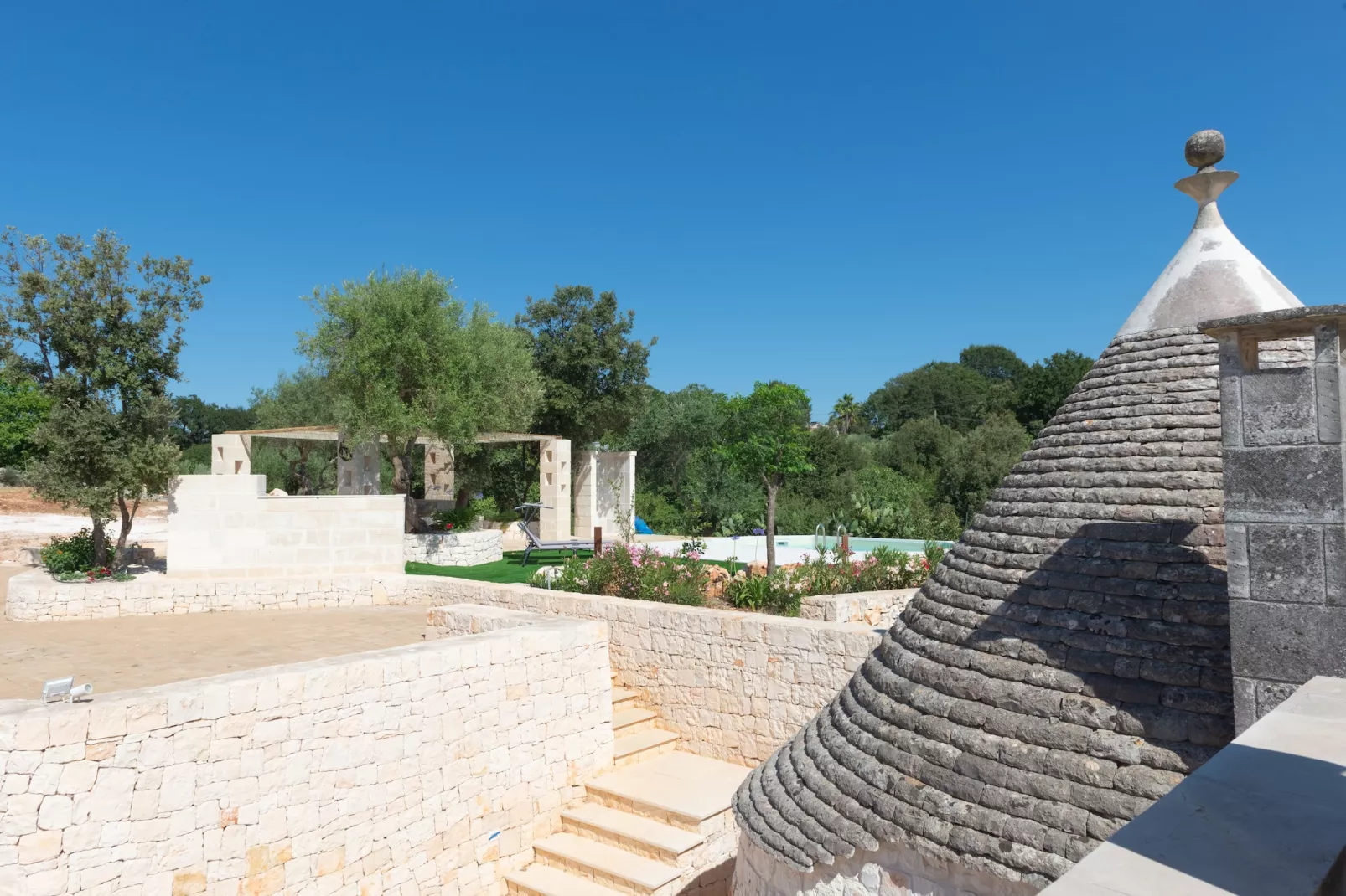 Trulli Cesare in Locorotondo-Exterior summer