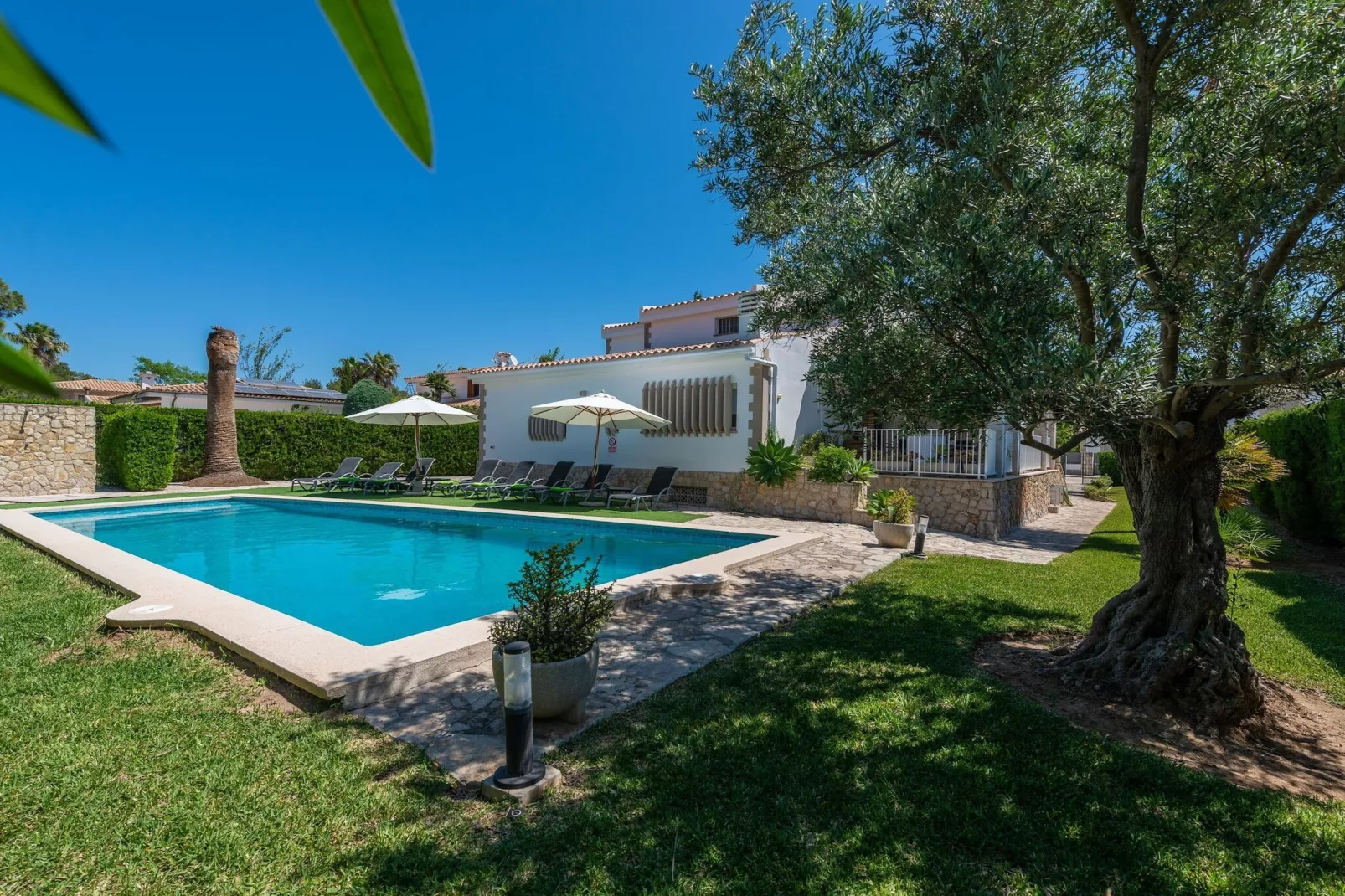 Can Llorens-Pool