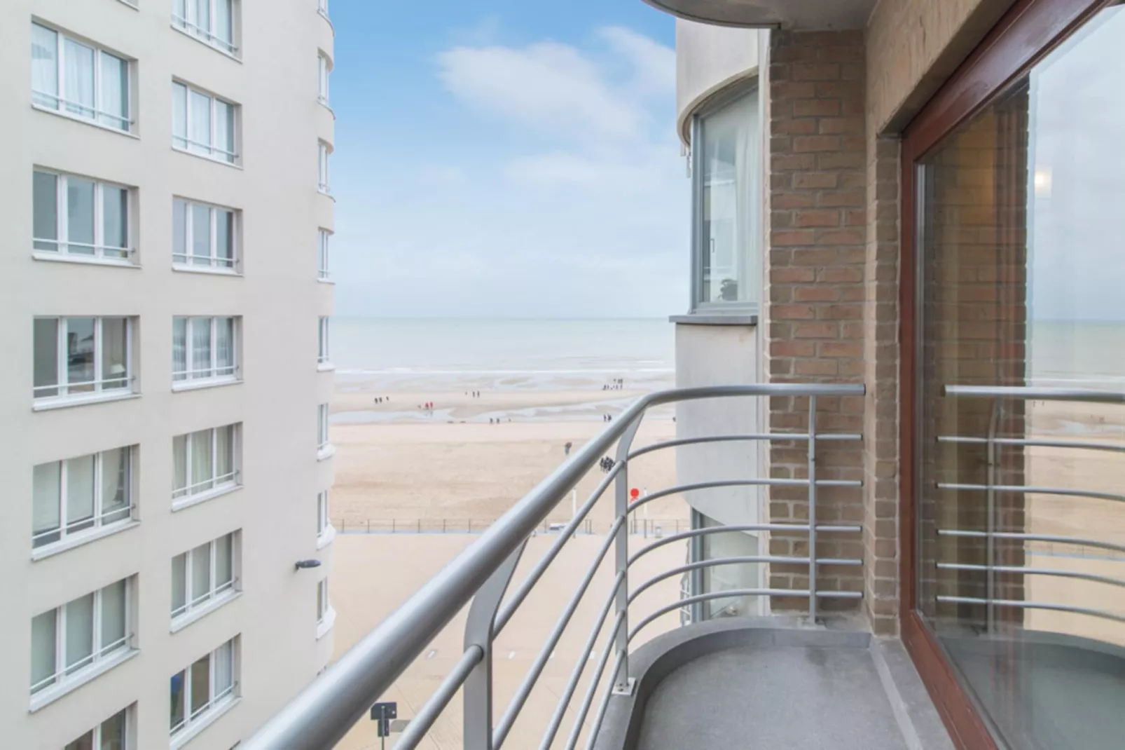 Laurence-Terrace balcony