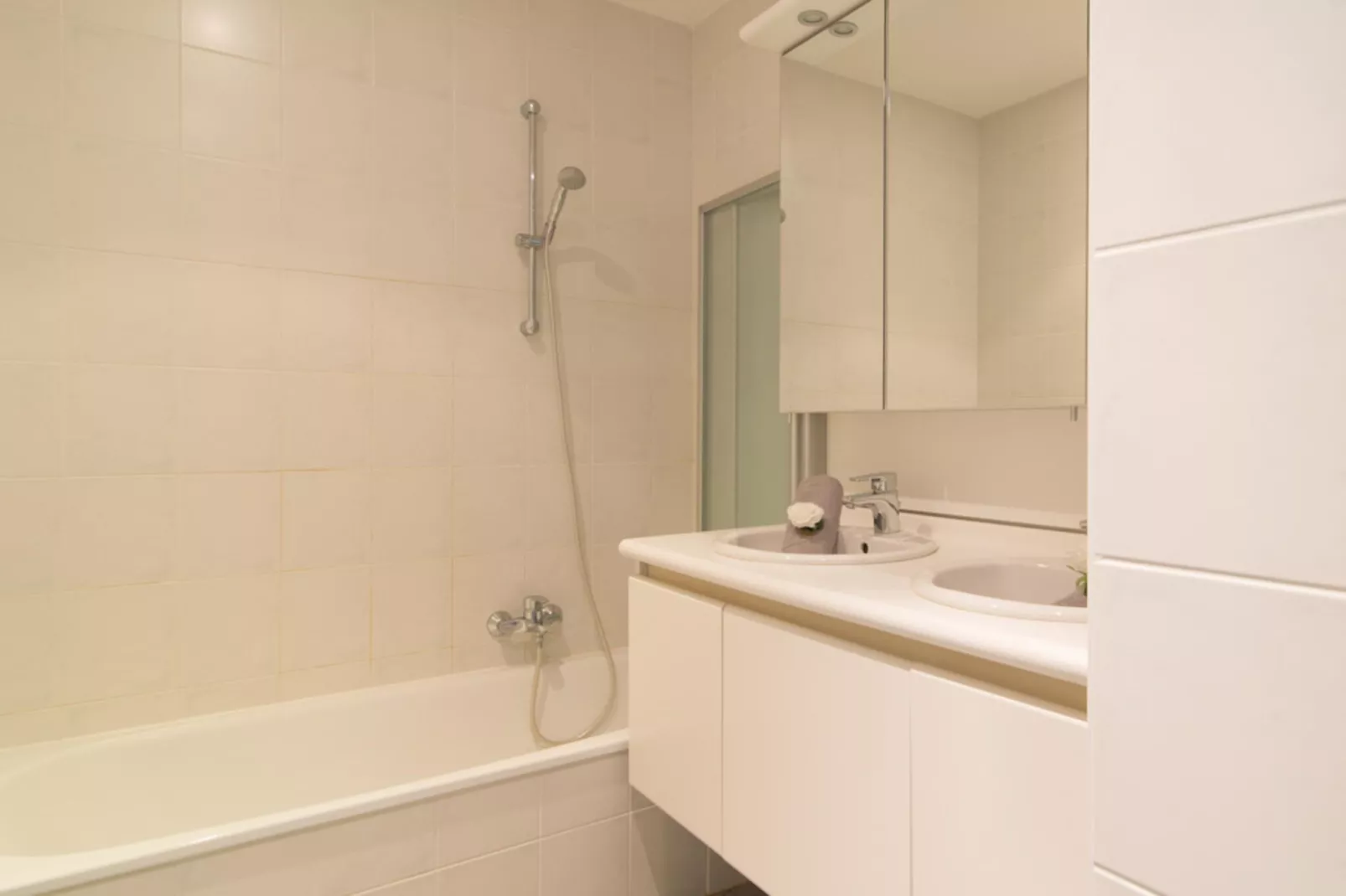 Laurence-Bathroom