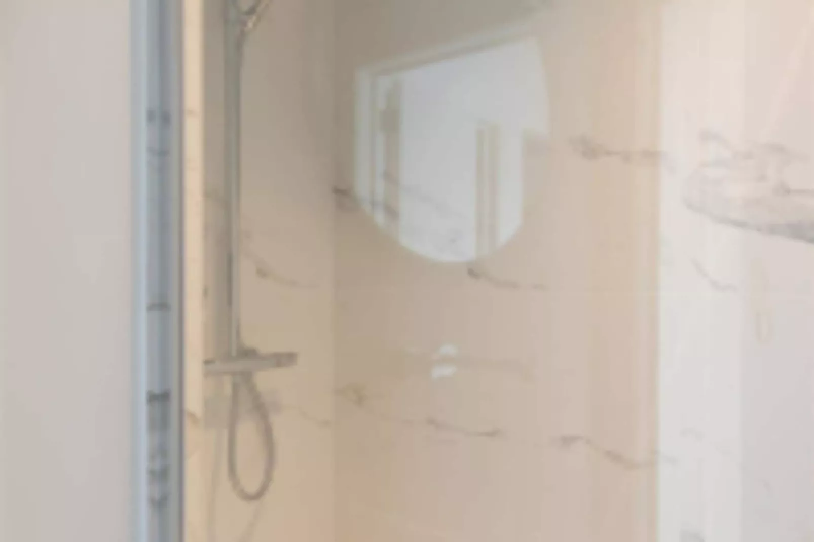 Longchamp-Bathroom
