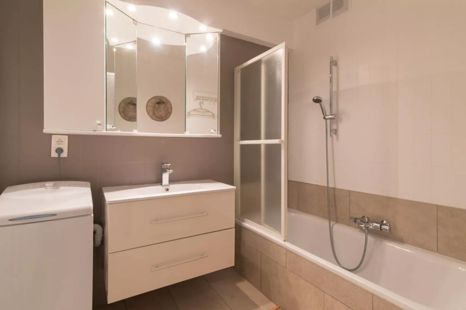 MONACO-Bathroom