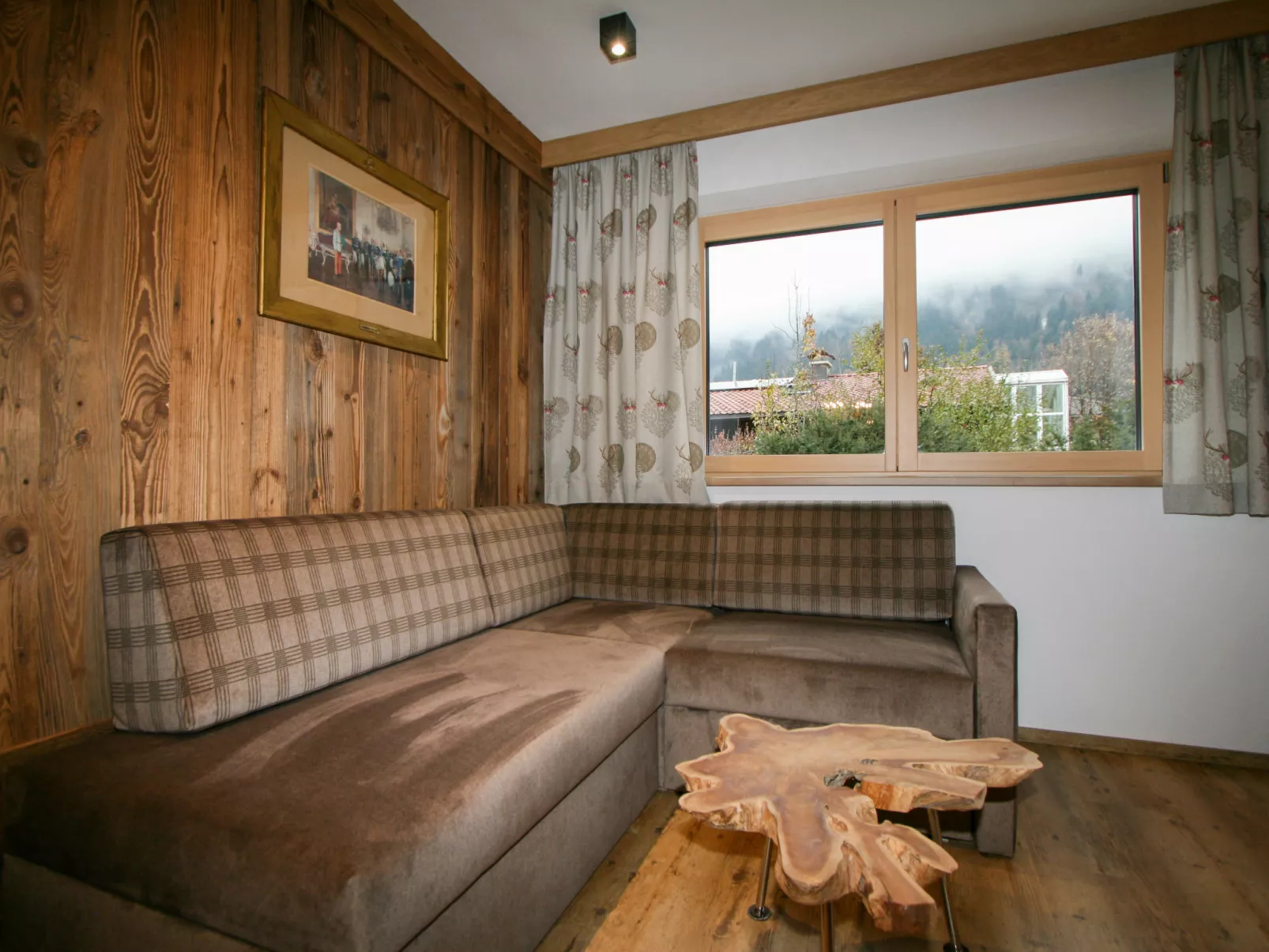 Erzherzog’s Apts/Zillertal Kaiser Lodge-Inside