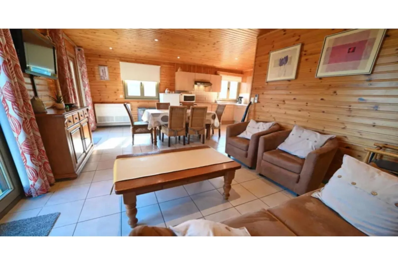 Pluton 4-Living room
