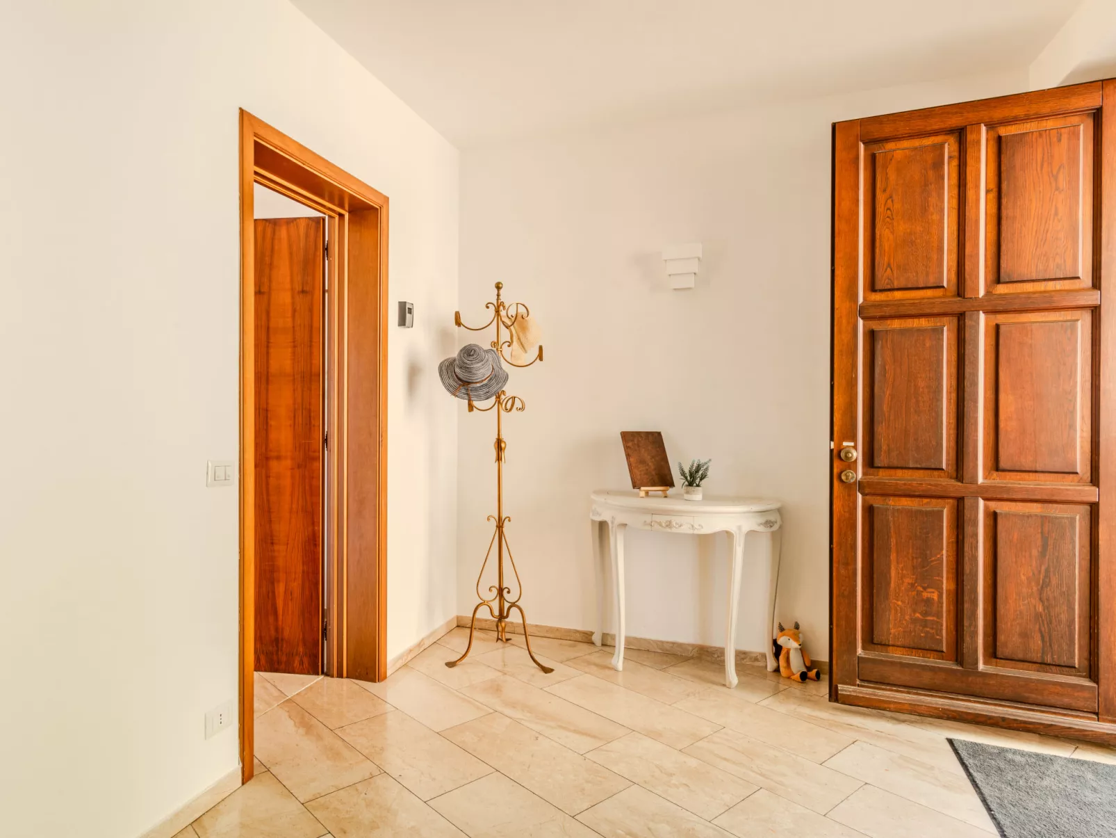 Miralago-Inside