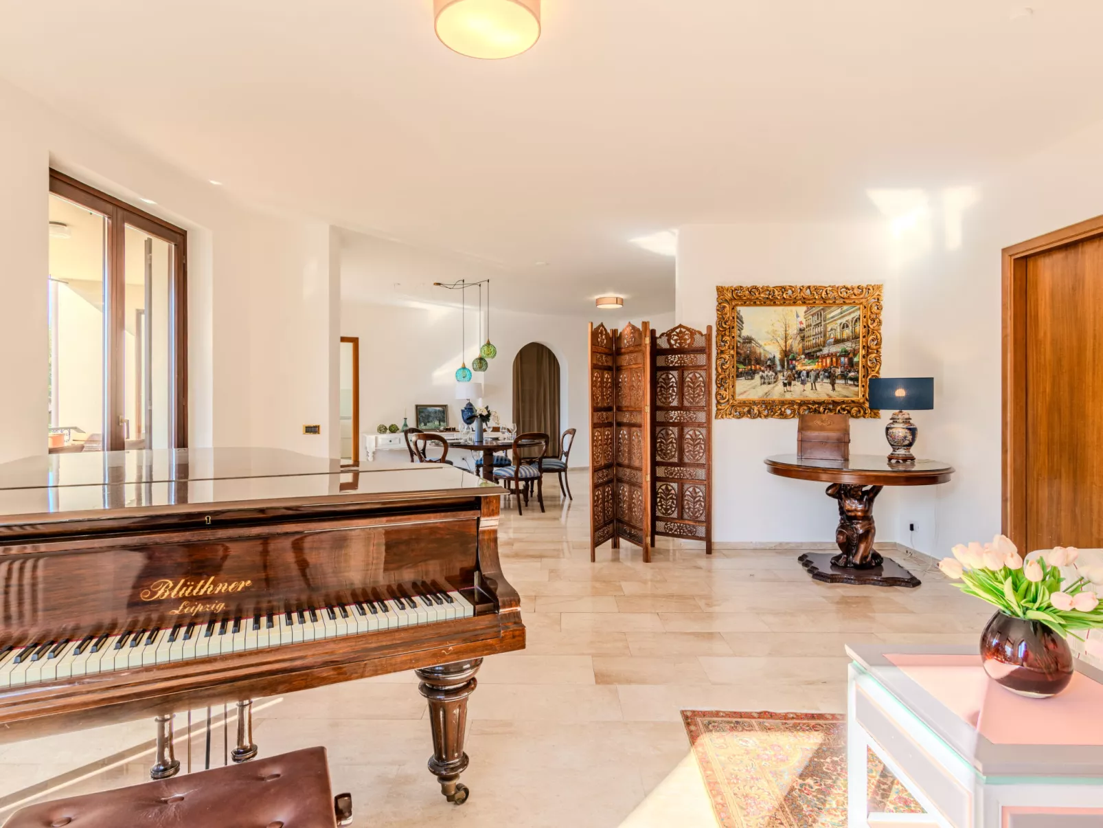 Miralago-Inside