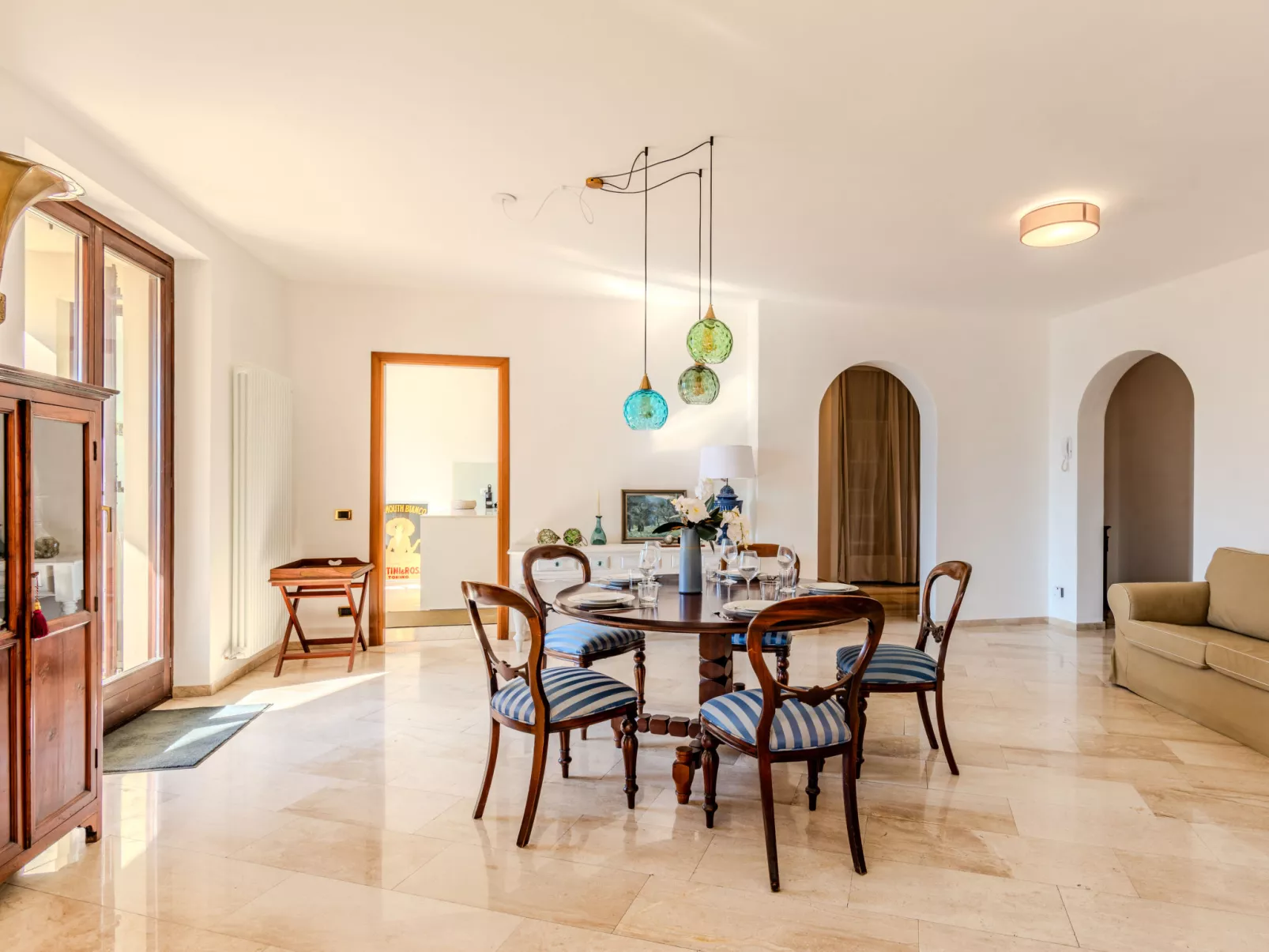 Miralago-Inside