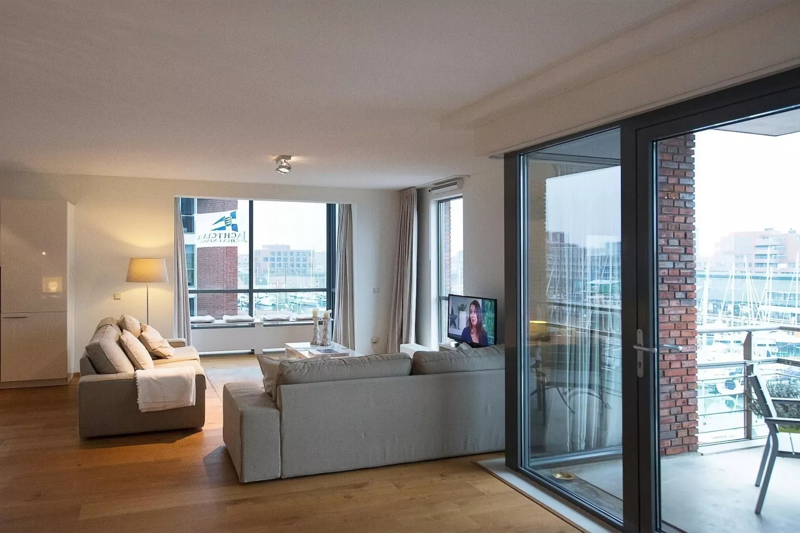 Scheveningen Harbour 38C-Living room