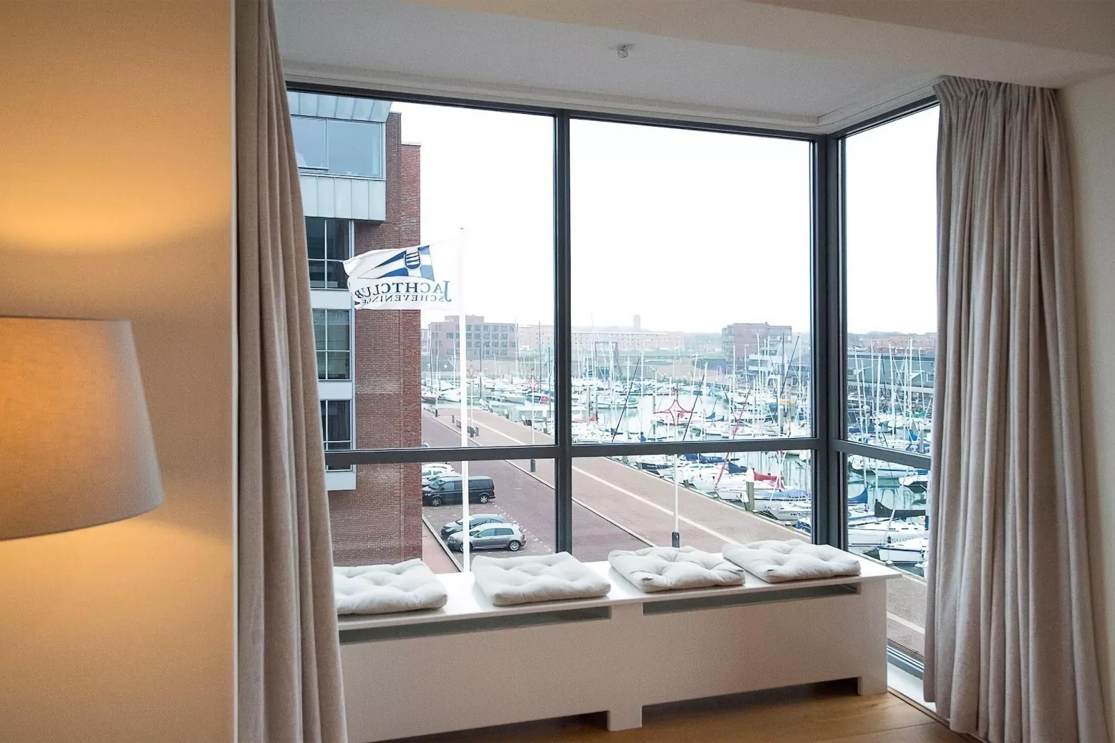 Scheveningen Harbour 38C-Living room
