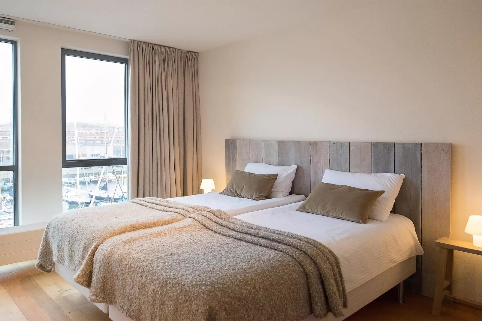 Scheveningen Harbour 38C-Bedroom