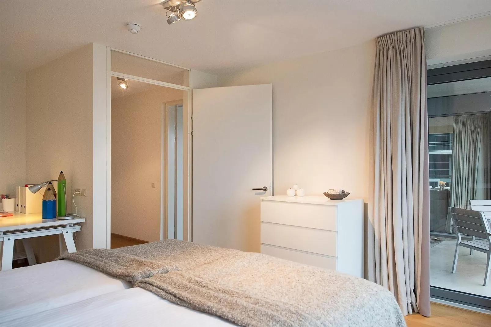 Scheveningen Harbour 38C-Bedroom