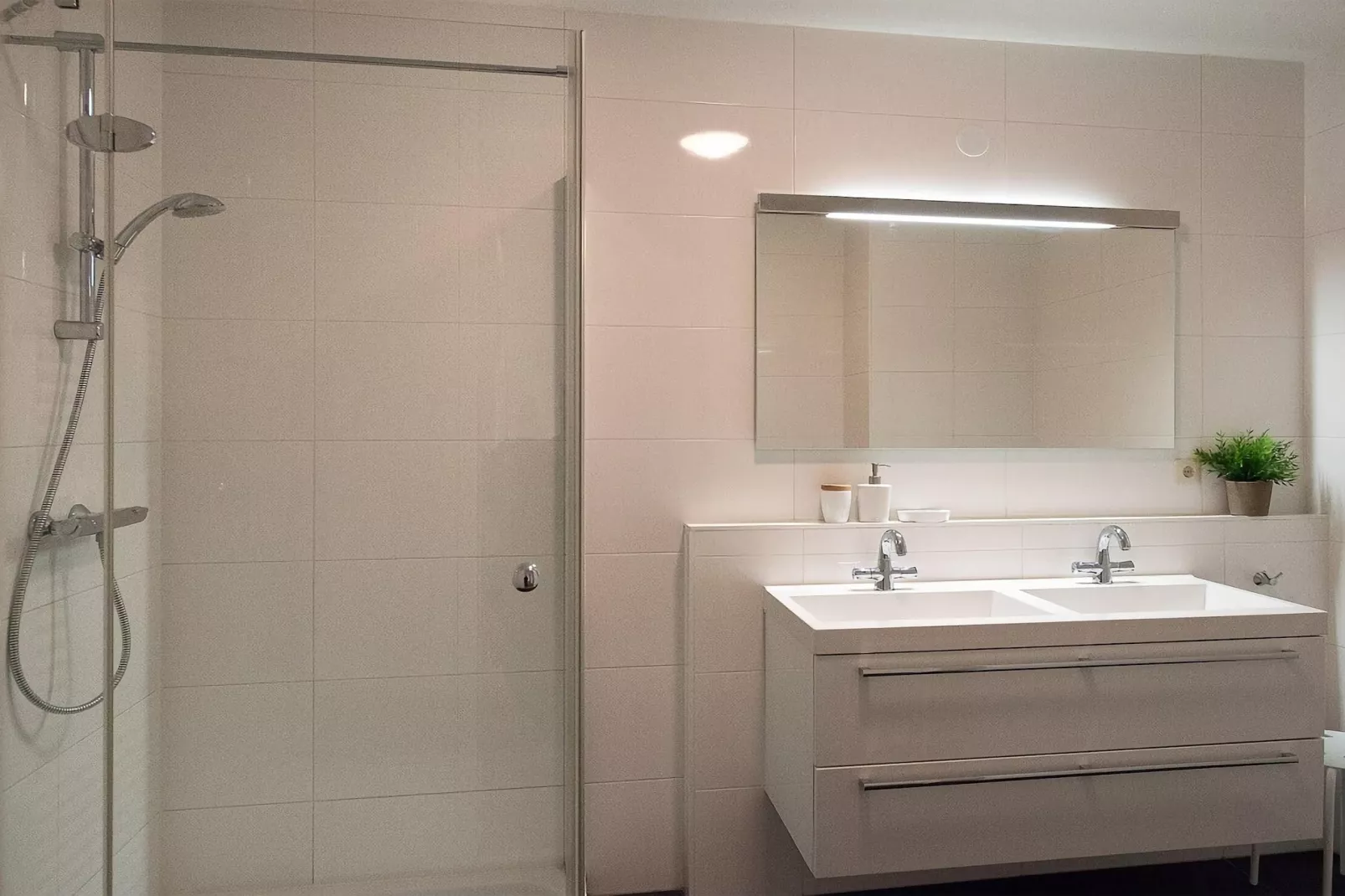 Scheveningen Harbour 38C-Bathroom