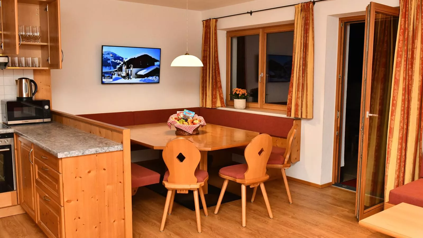 Next To The Ski Lift Top 3 und 4-Dining room