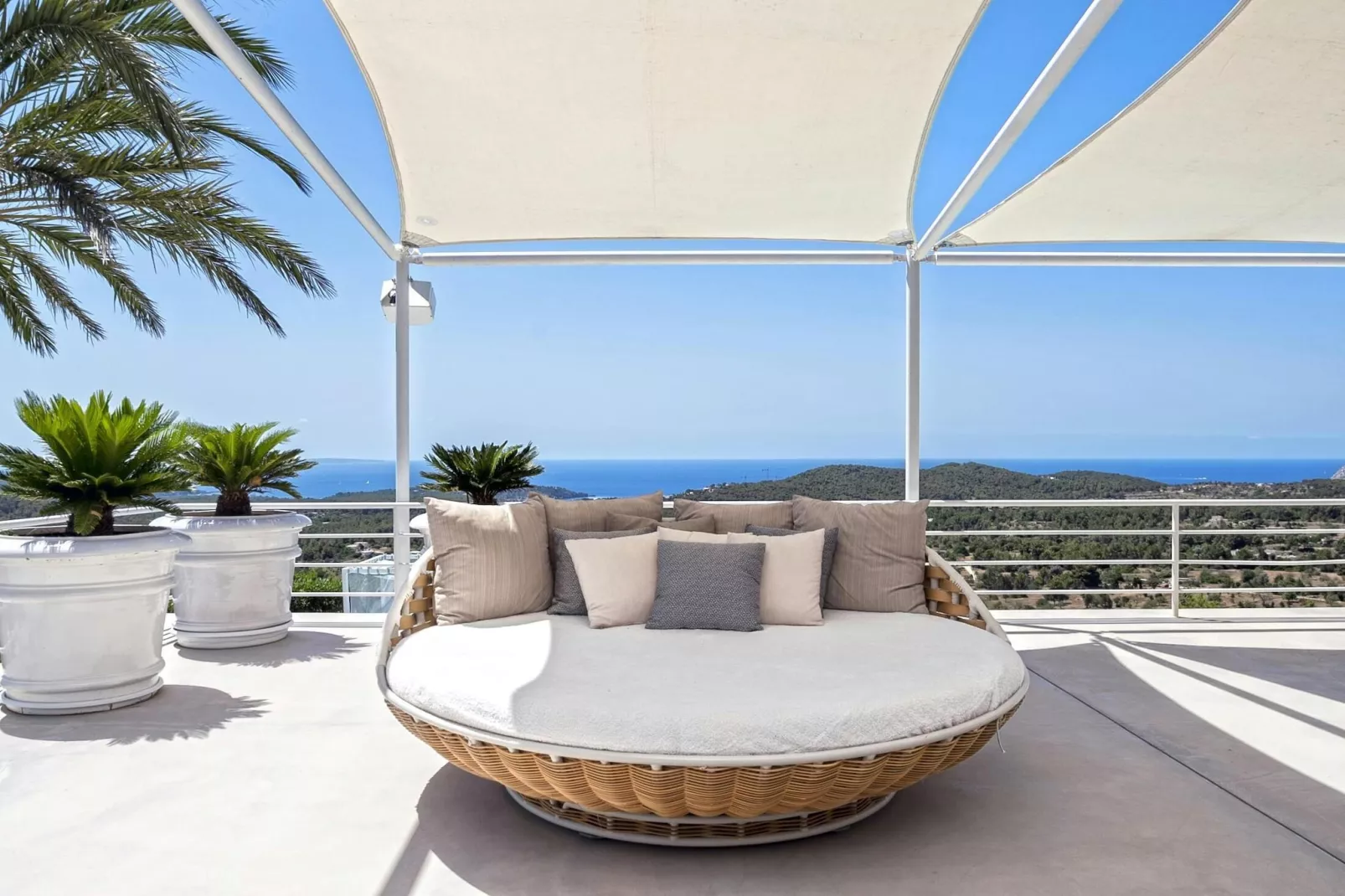 Villa Pazu-Balcon-terrasse