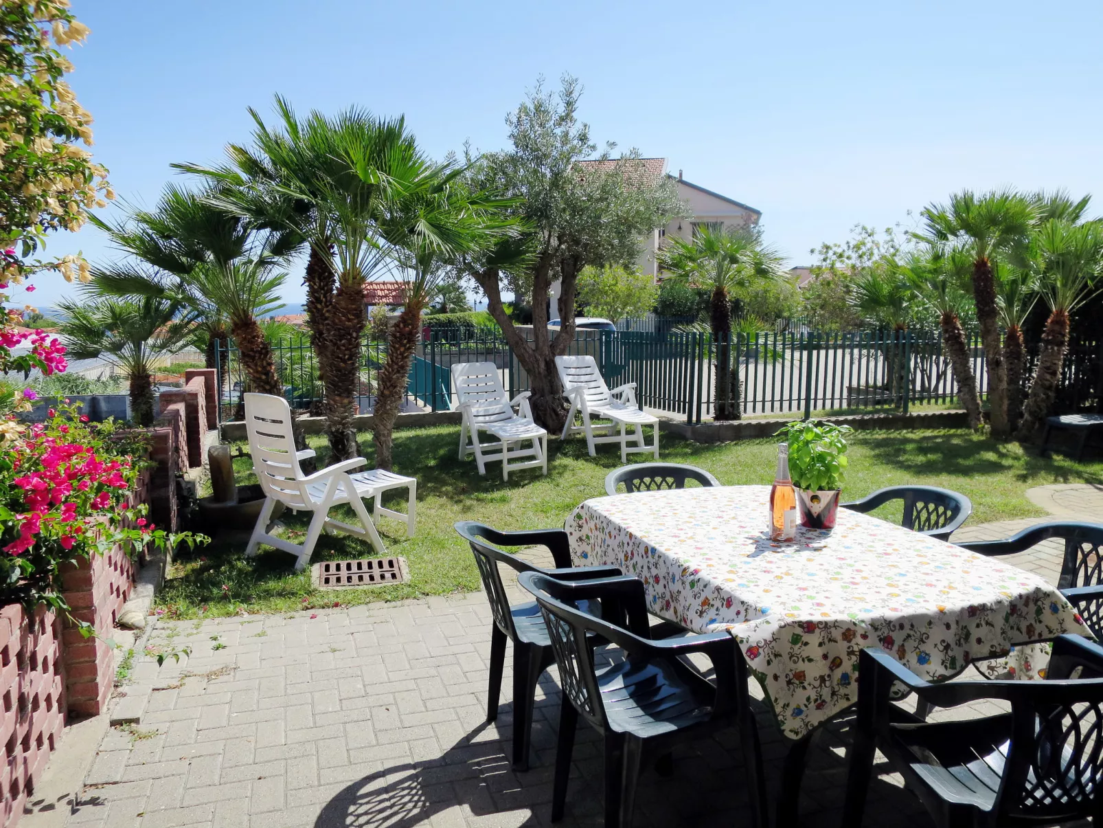 Le Margherite (SLR264)-Outside