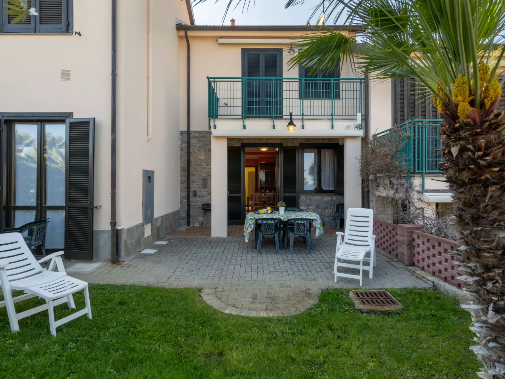 Le Margherite (SLR264)-Outside