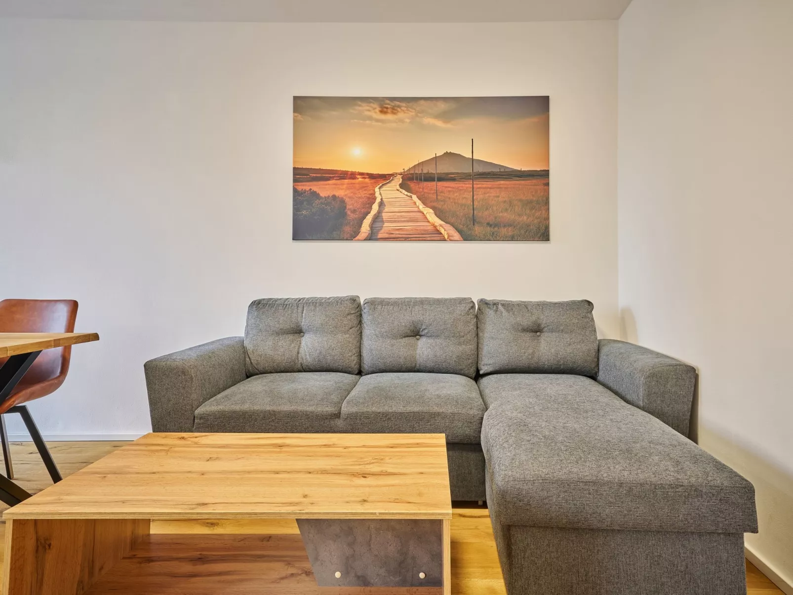 Trendy Mountain Terrace Retreat-Inside
