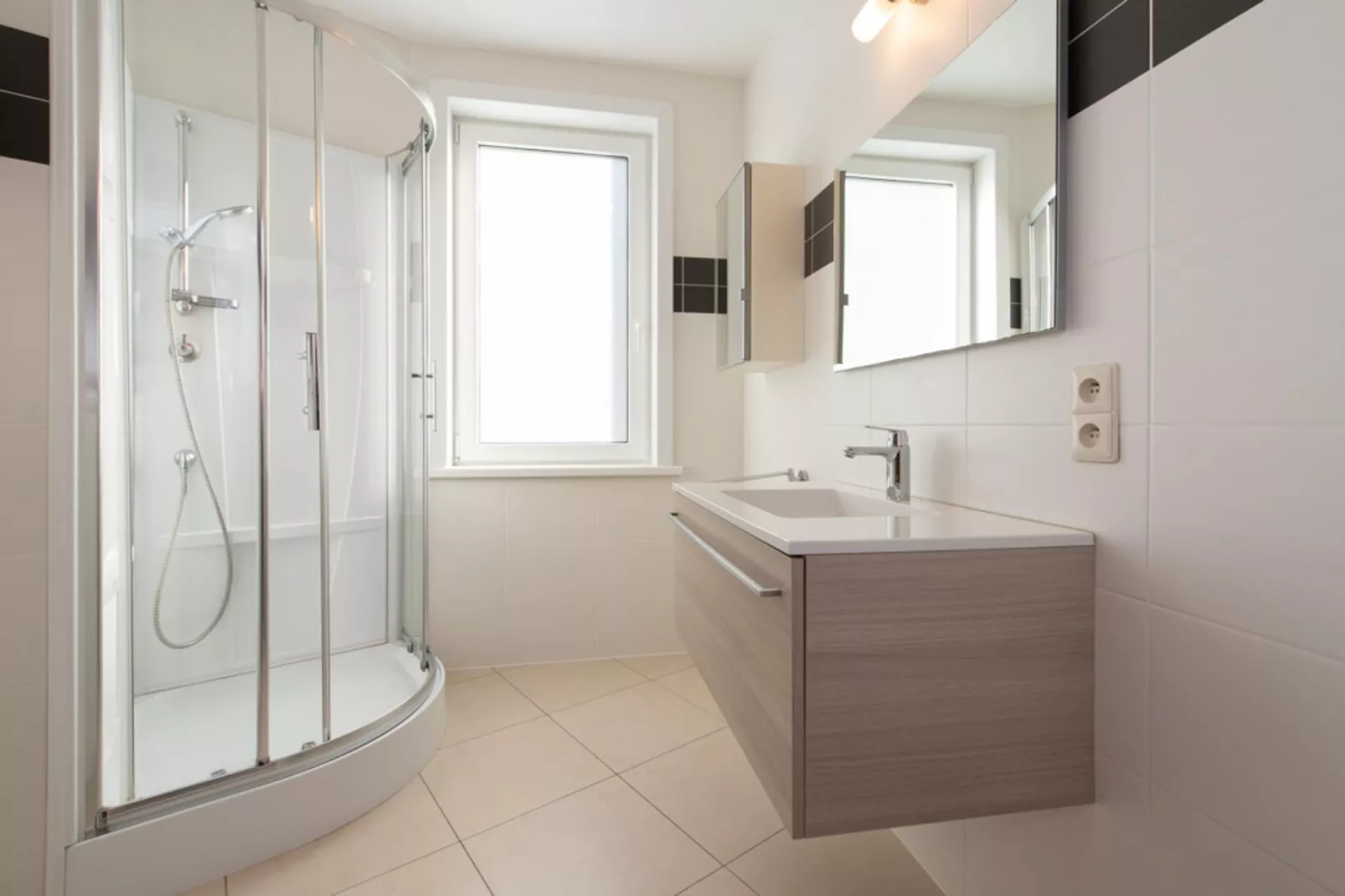 Silversant-Bathroom