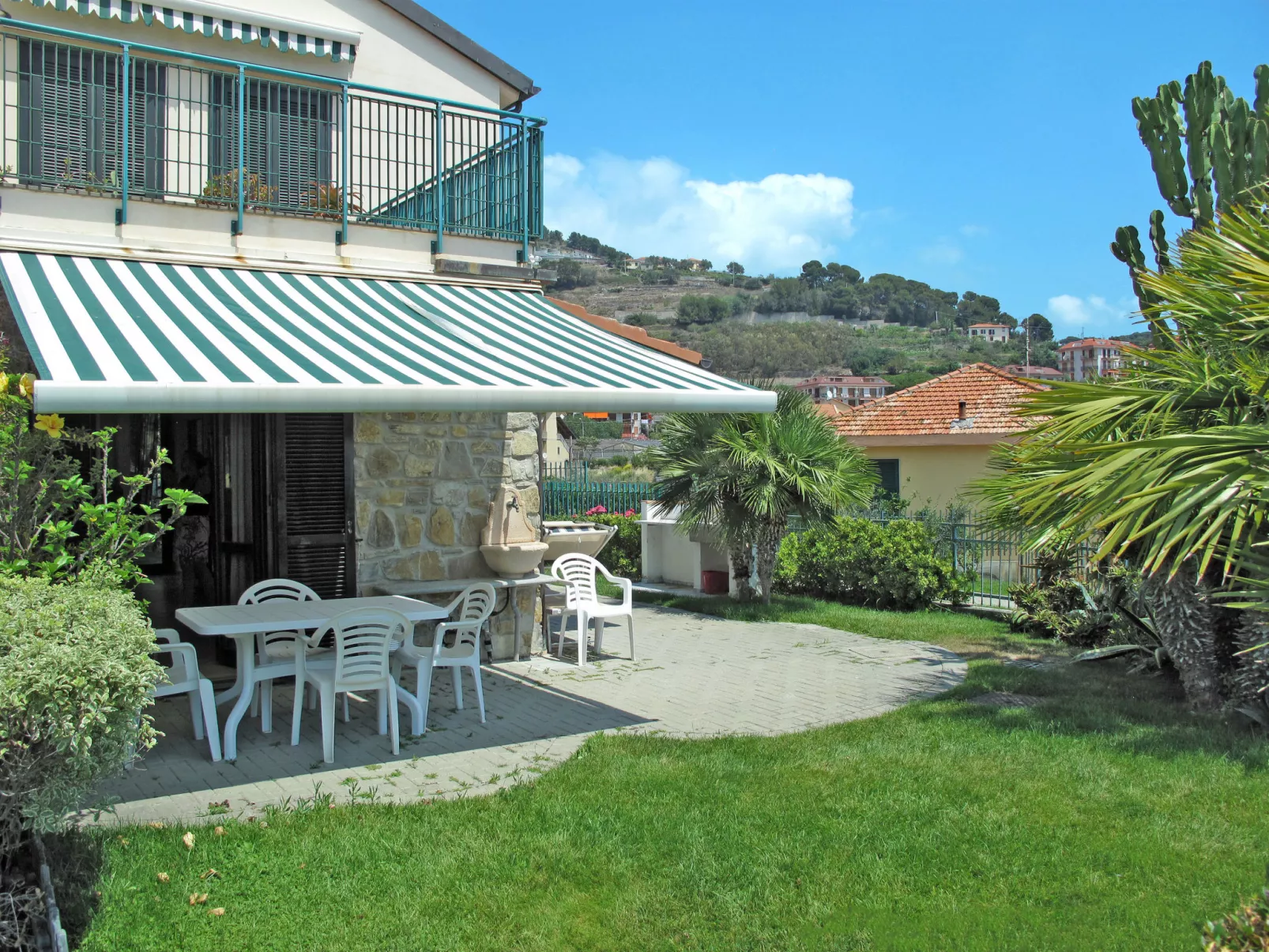 Le Margherita (SLR266)-Outside