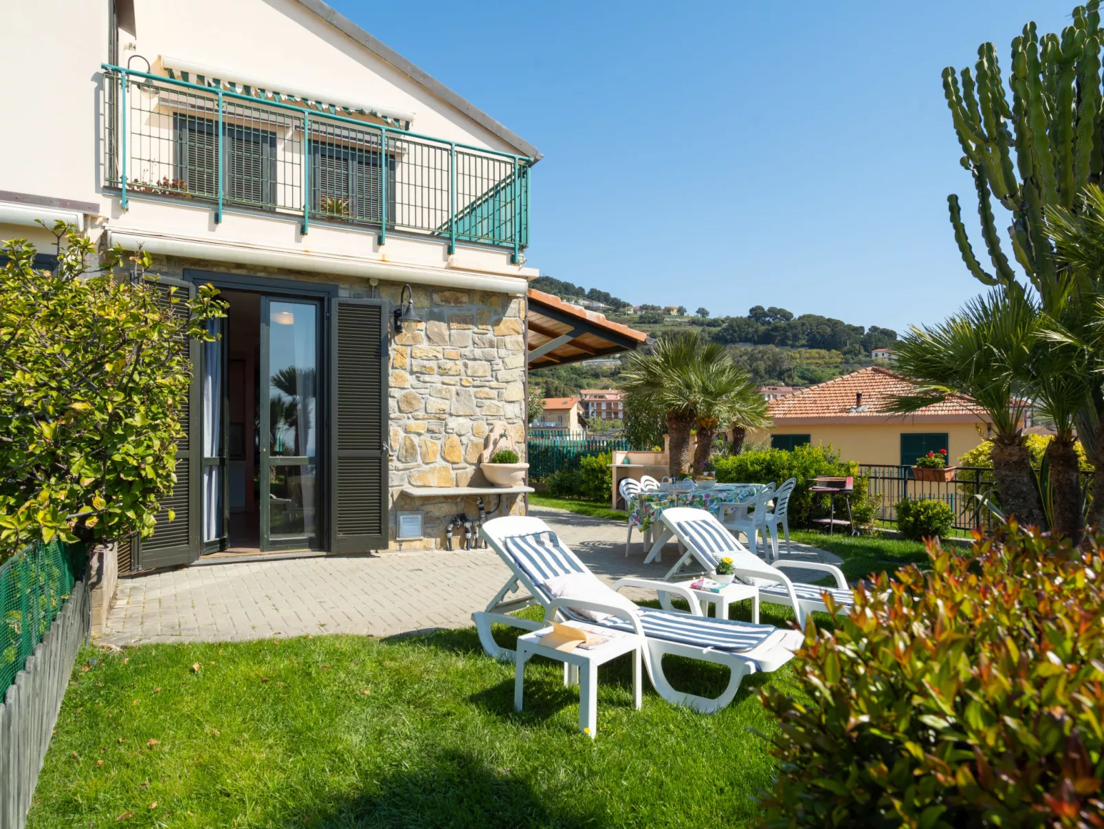 Le Margherita (SLR266)-Outside