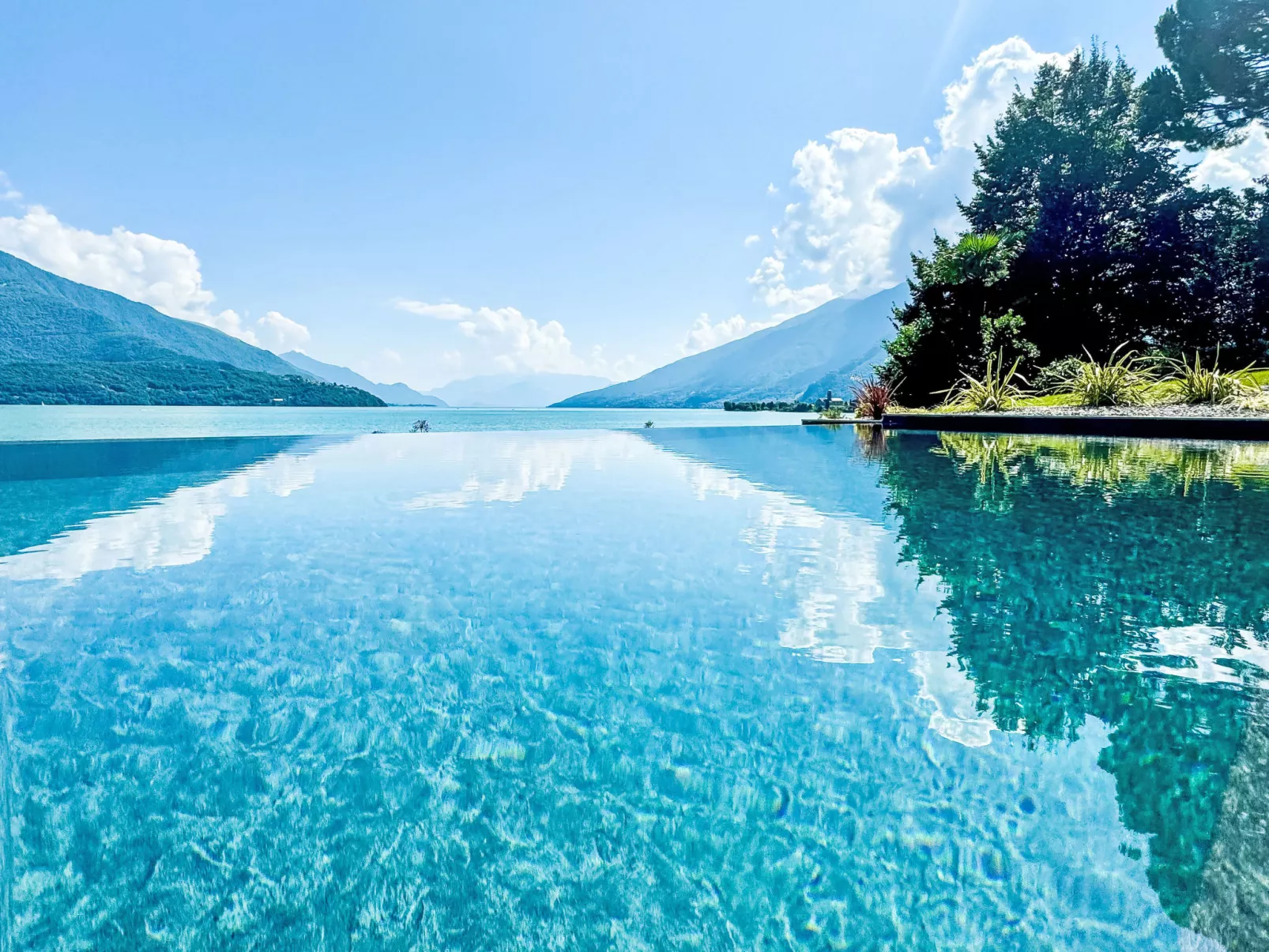Riflesso del lago-Outside