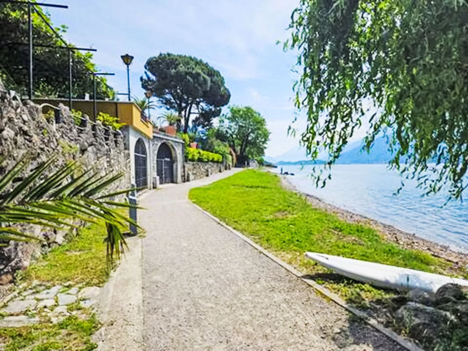 Riflesso del lago-Outside