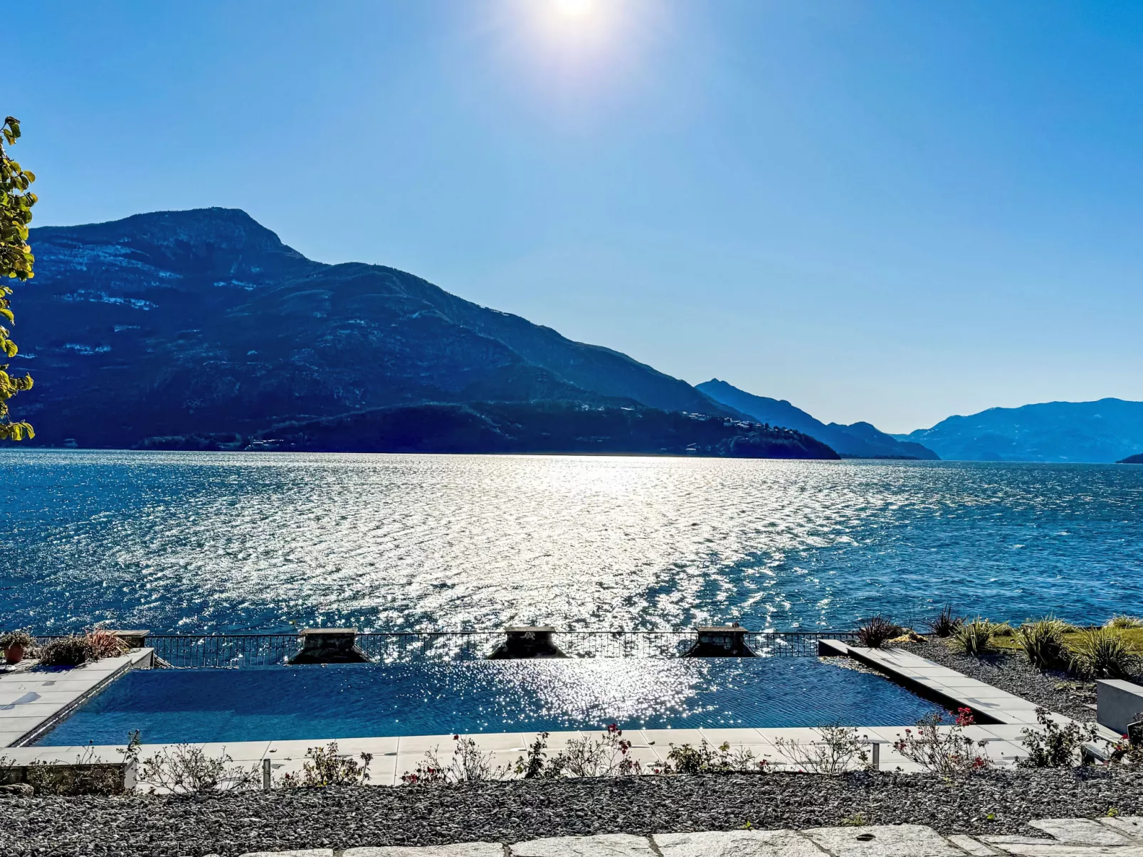 Riflesso del lago-Outside